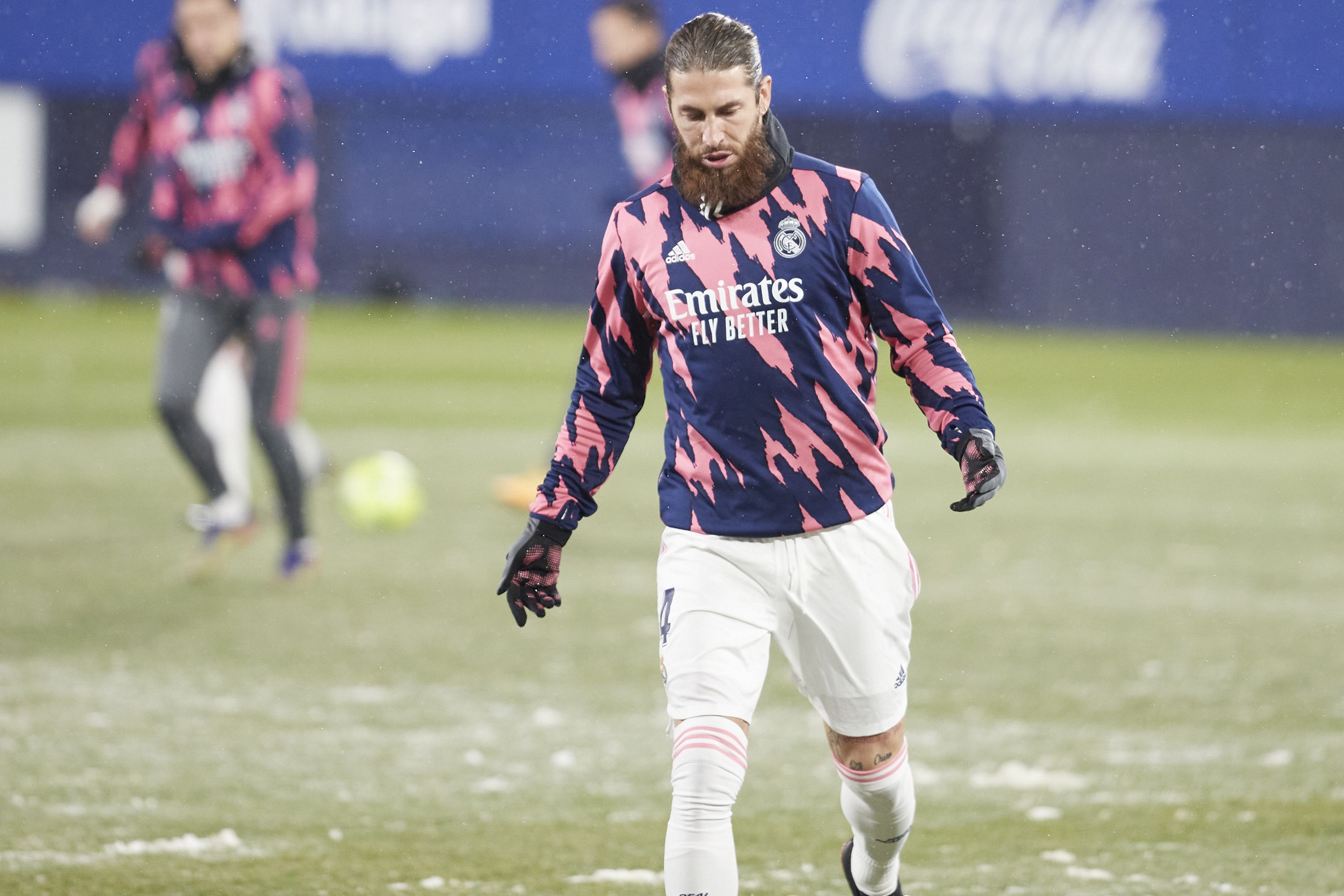 Giganci Premier League walczą o podpis Sergio Ramosa. Hiszpan ma dwa kluby do wyboru