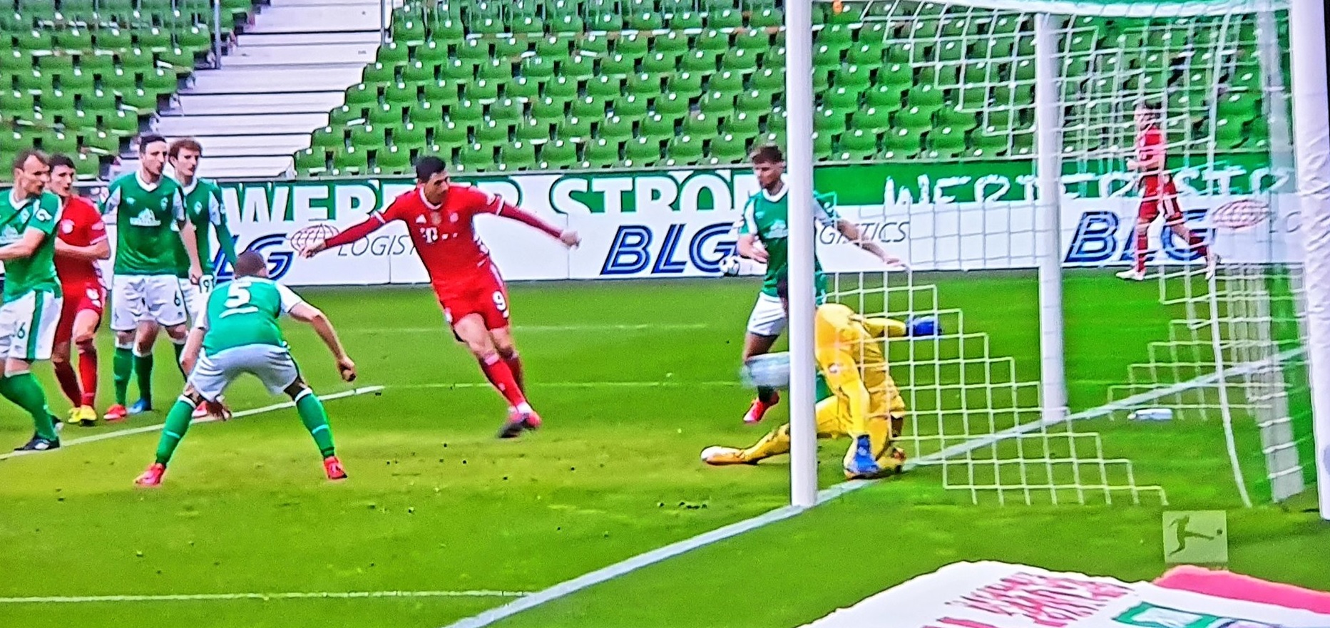 Gol Roberta Lewandowskiego! Polski napastnik zrównał się z legendą! [WIDEO]