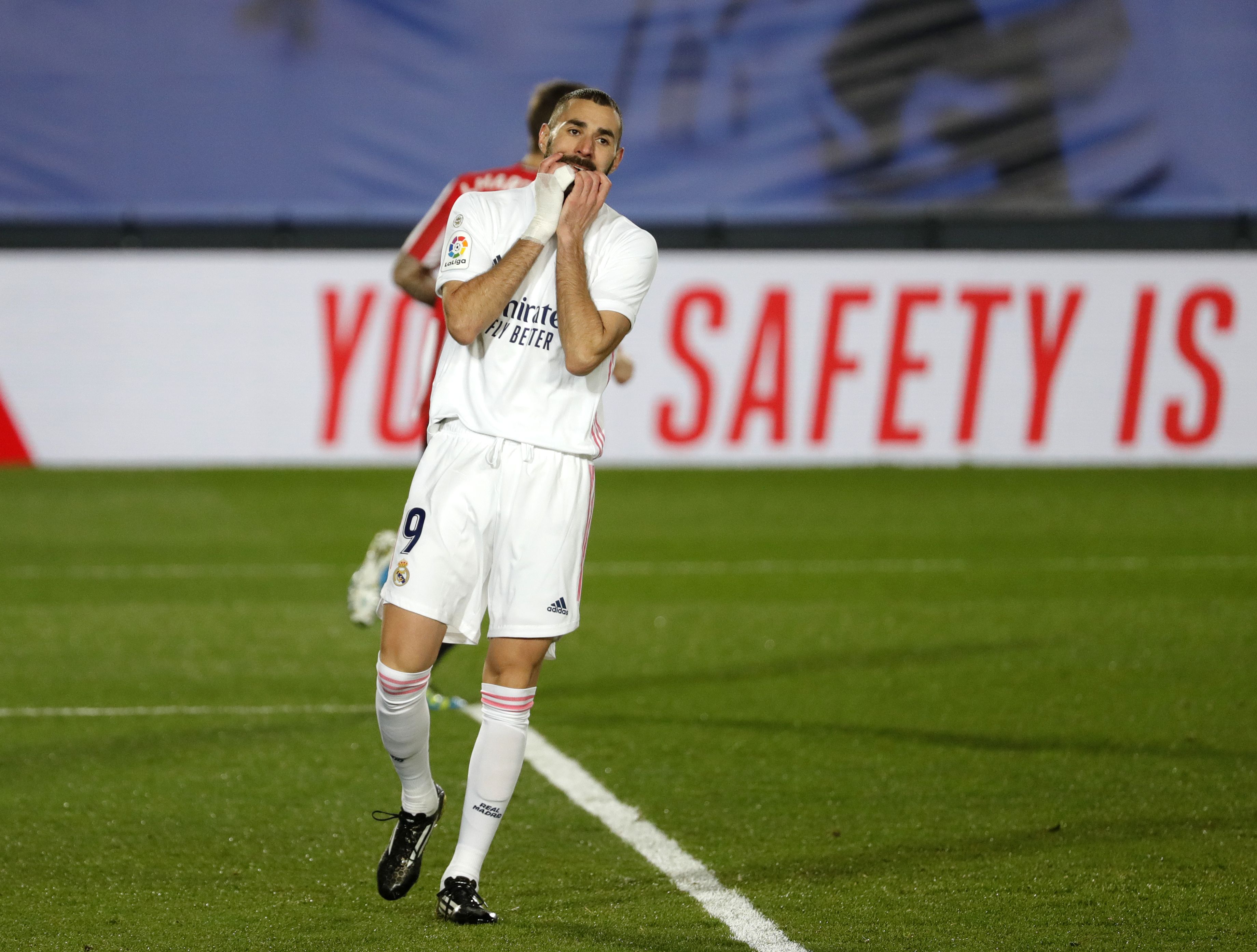 Sędzia "za karę" skrzywdzi Real w meczu z Chelsea? Hiszpańska gazeta z zaskakującą okładką