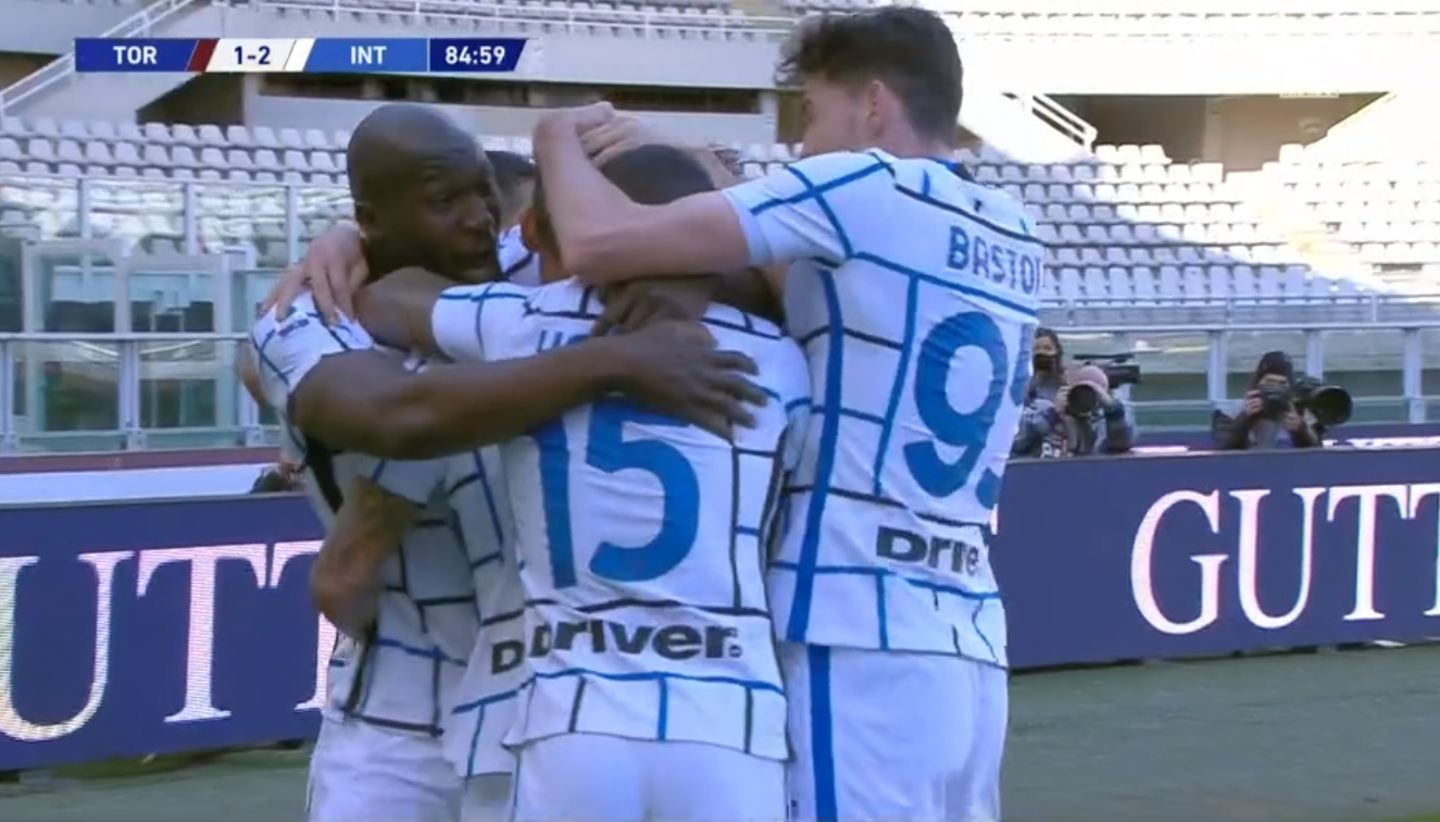 Lukaku i Lautaro znów nie zawiedli. Inter męczył się z Torino, lecz wygrał ósmy mecz z rzędu [WIDEO]
