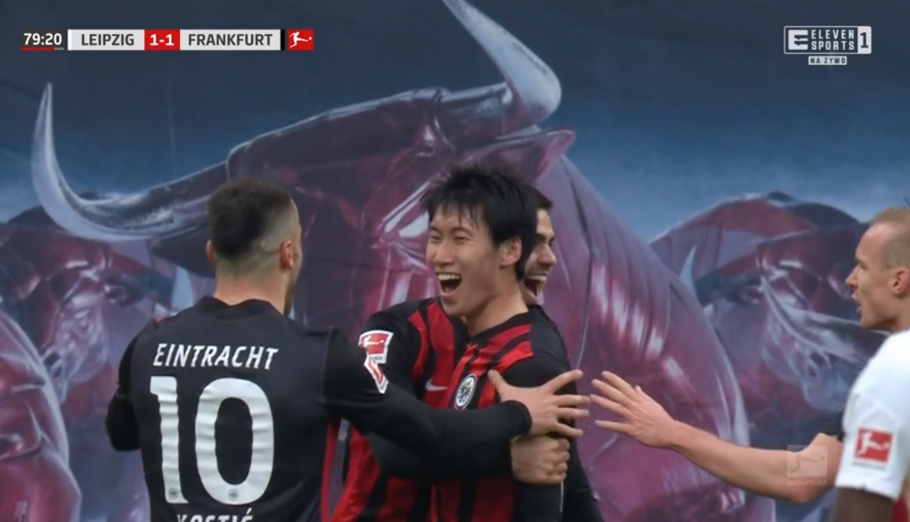 Eintracht Frankfurt zatrzymał RB Lipsk. Rośnie przewaga Bayernu w Bundeslidze [WIDEO]