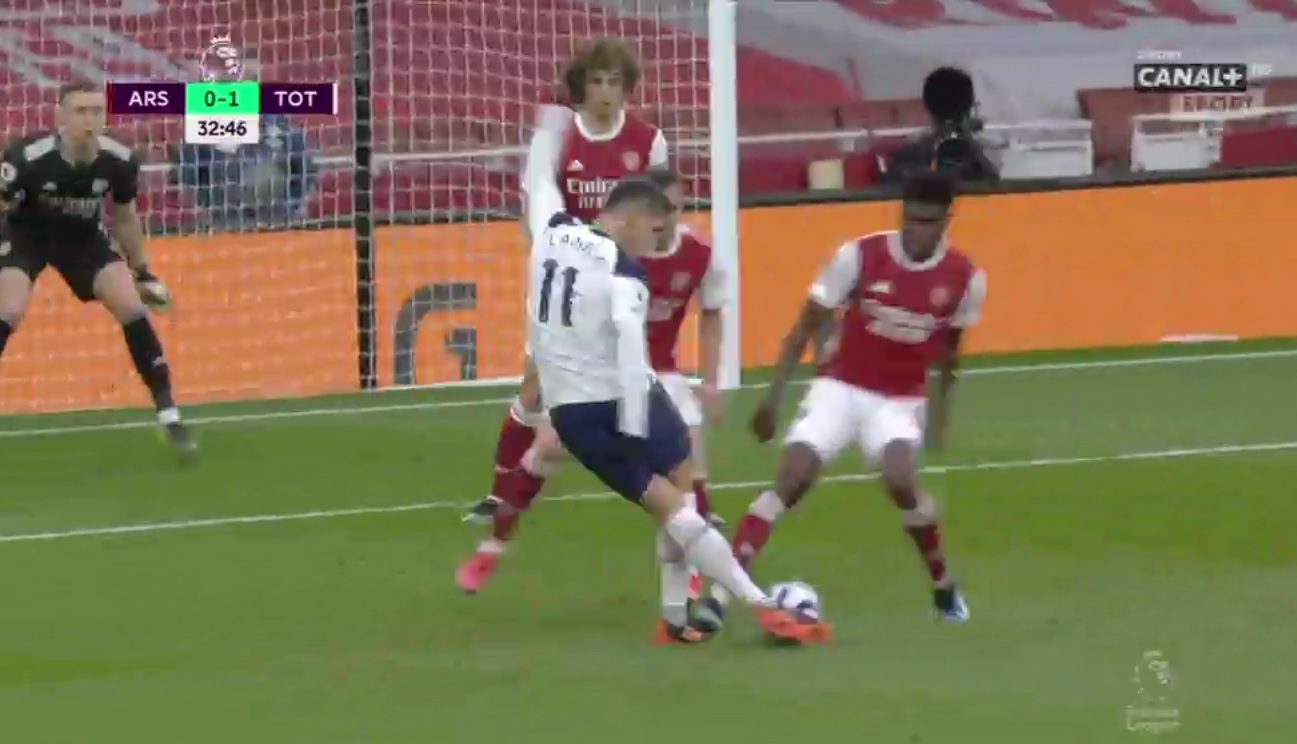 FIFA wybrała najładniejszą bramkę minionego roku. Piękne trafienie ze specjalną statuetką [WIDEO]
