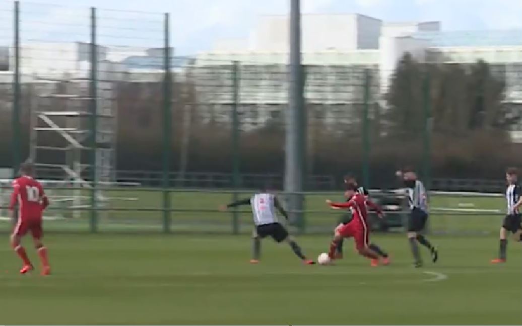 Cudowna akcja młodego Polaka w meczu juniorskiego Liverpoolu. Minął pięciu rywali i trafił do siatki [WIDEO]