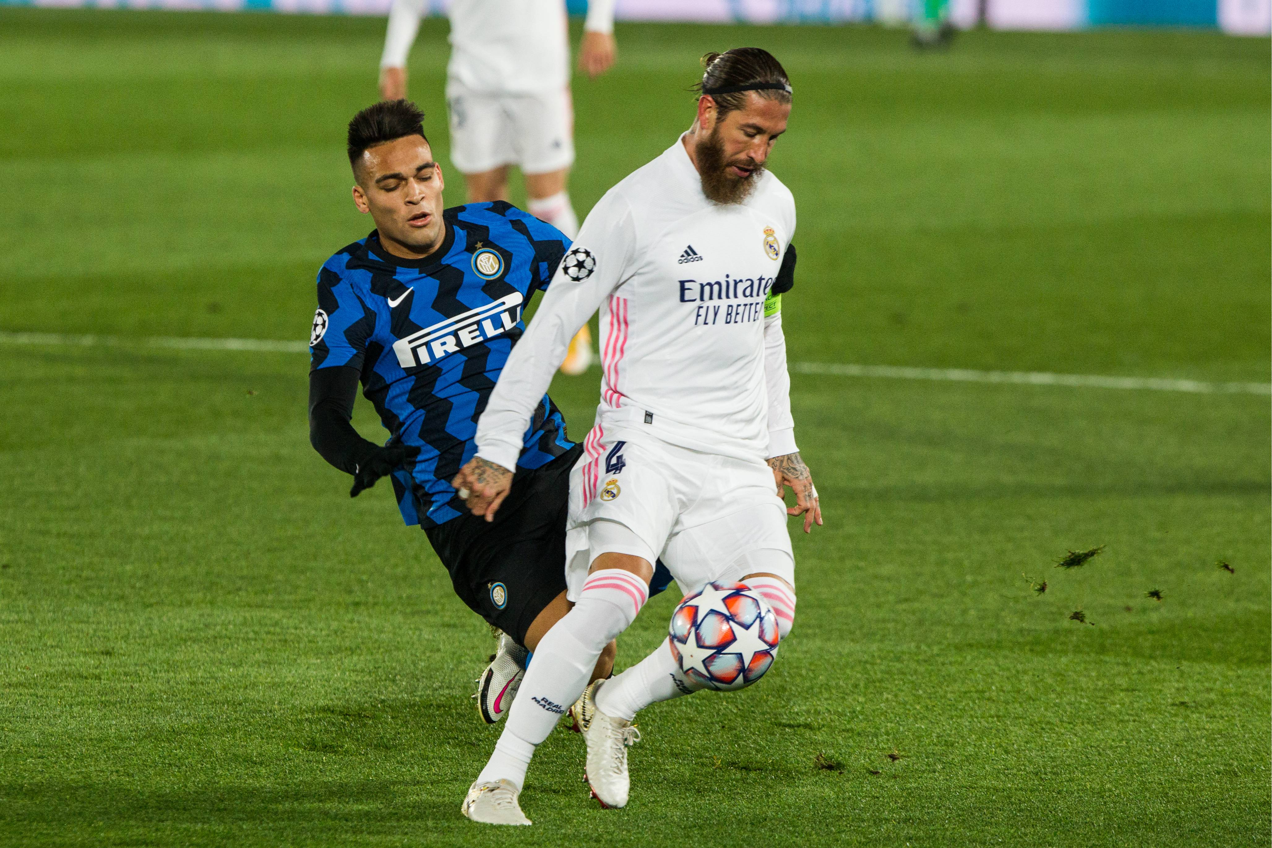 Ramos i Pique idą łeb w łeb! Wyprzedzają nawet Ronaldo, Villę, Lukaku i Teveza