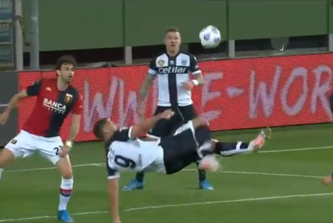 Co za gol w Serie A! Świetna przewrotka Graziano Pelle [WIDEO]