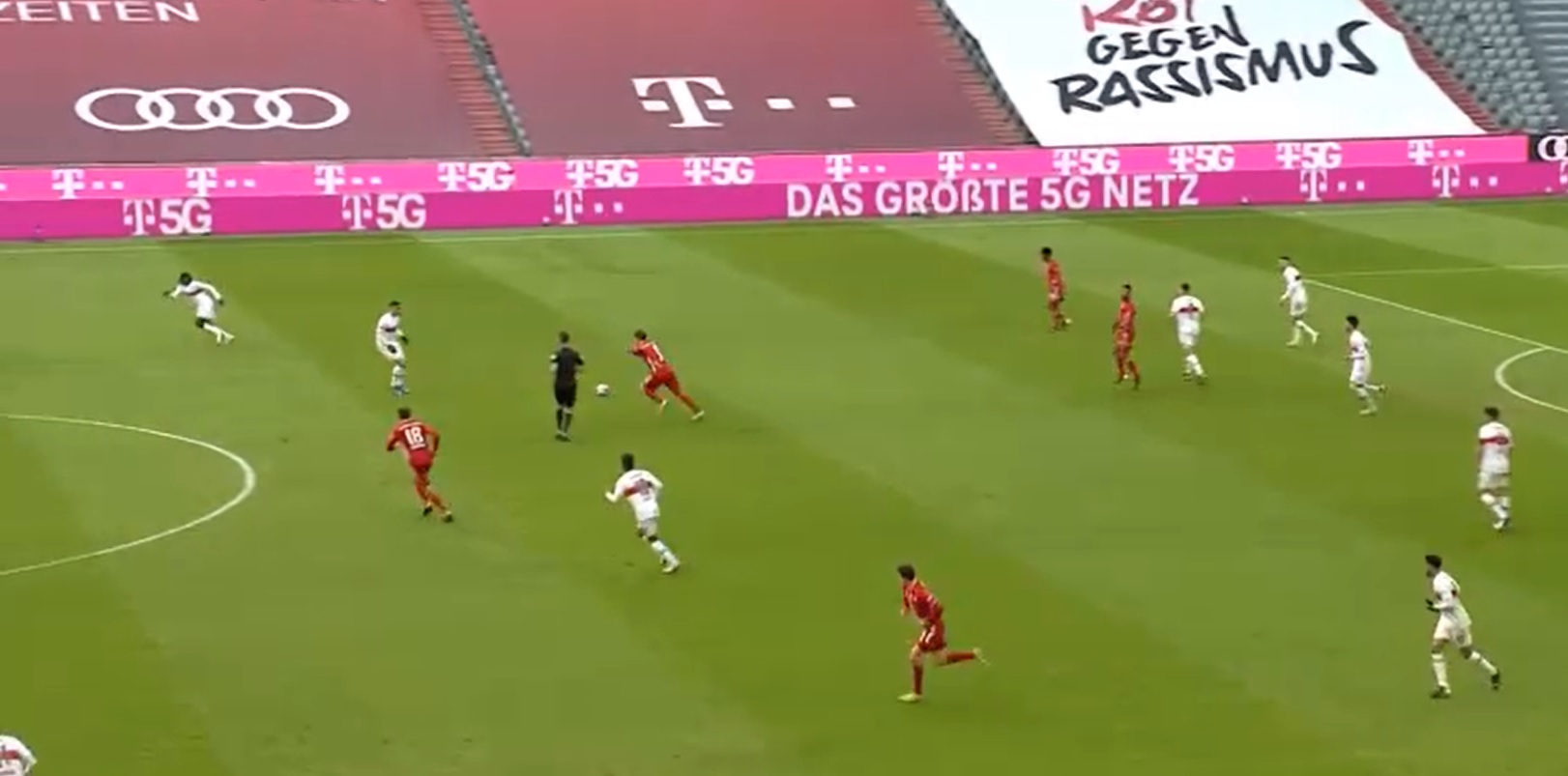 Bayern Monachium w osłabieniu rozbił rywali! Robert Lewandowski coraz bliżej rekordu Gerda Muellera [WIDEO]