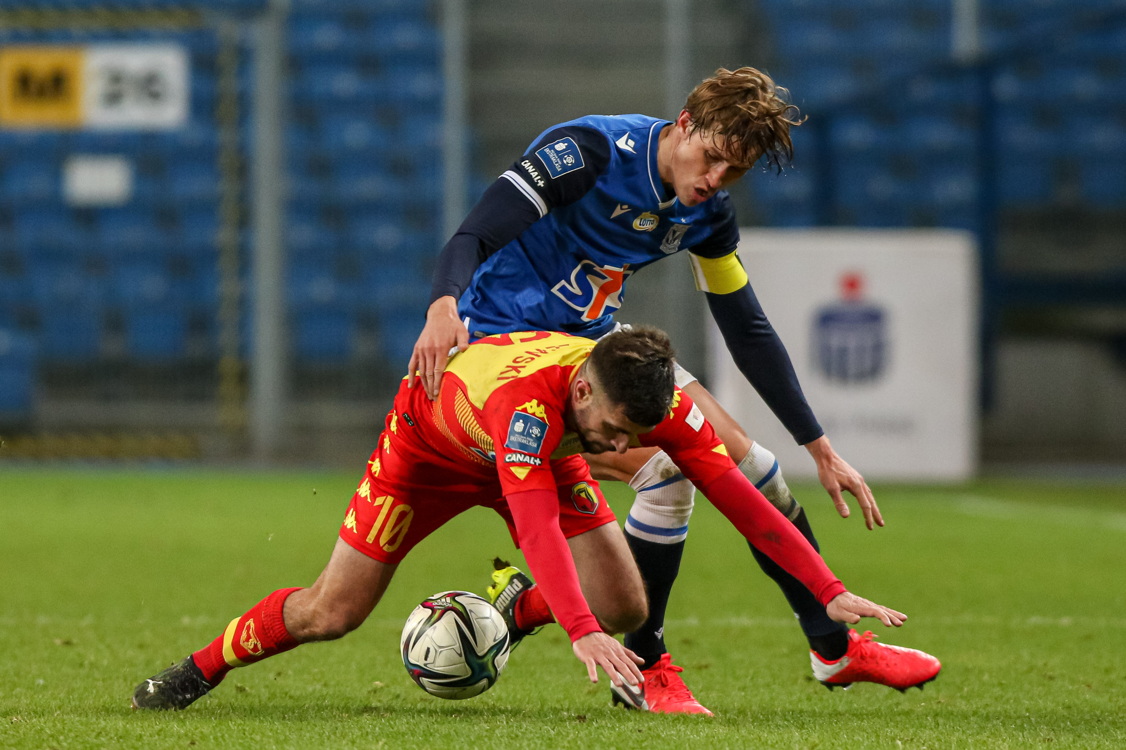 Sensacja w Poznaniu! Jagiellonia Białystok pokonała Lecha mimo gry w osłabieniu