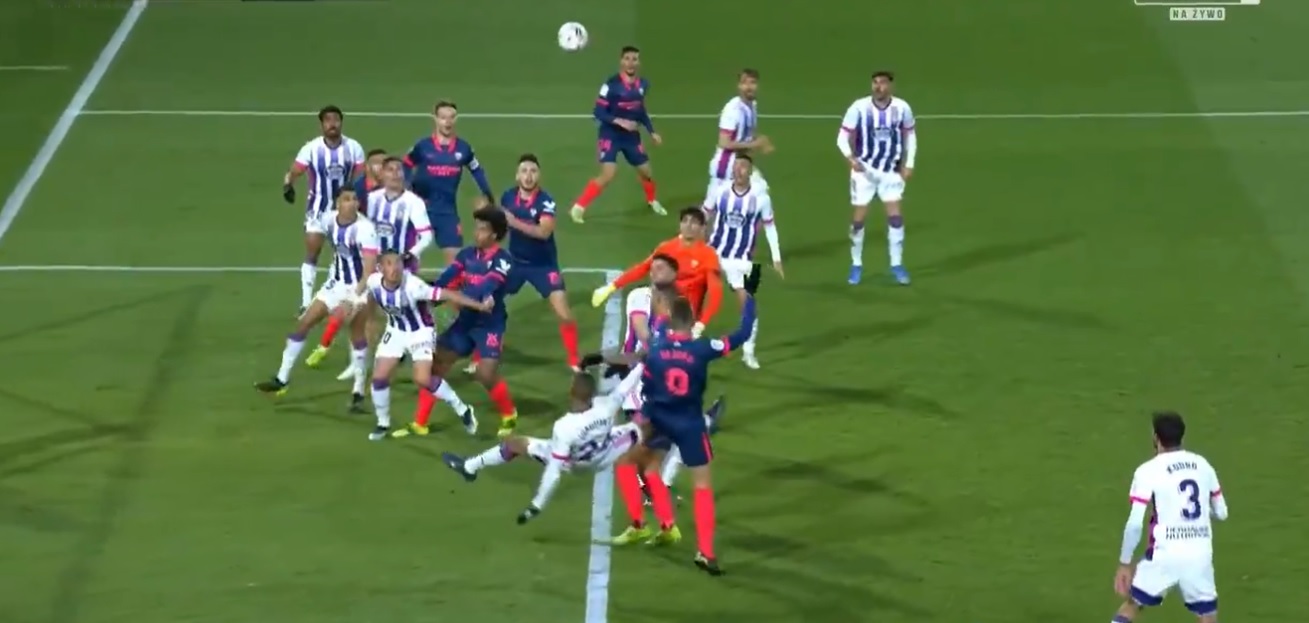 Sevilla uciekła spod topora! Gol bramkarza w 94. minucie spotkania [WIDEO]