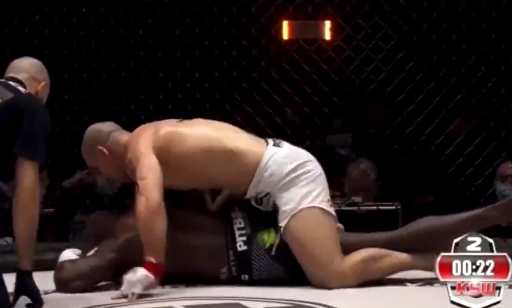 Damian Janikowski z kolejną wygraną w KSW! Polak znokautował rywala [WIDEO]