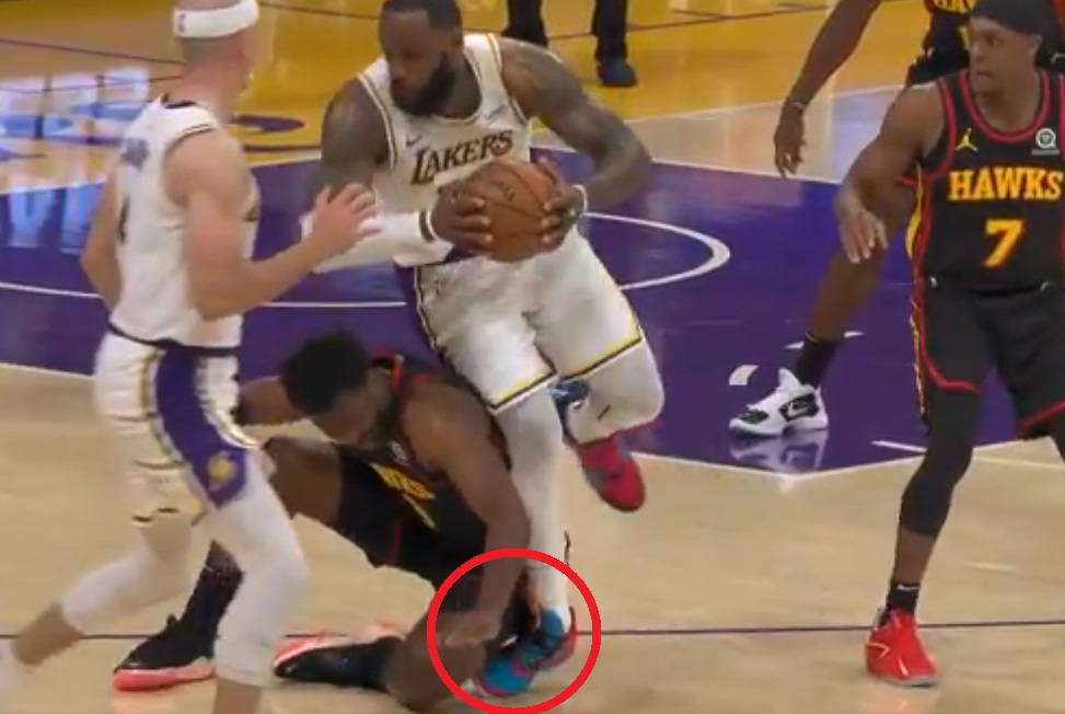 LeBron James kontuzjowany! "Nigdy nie krzyczał tak z bólu" [WIDEO]