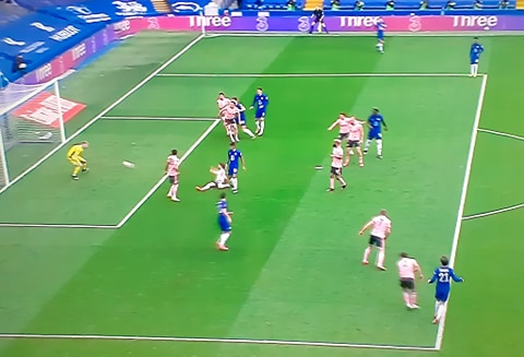 Samobój pomógł Chelsea w awansie! "The Blues" w półfinale FA Cup [WIDEO]