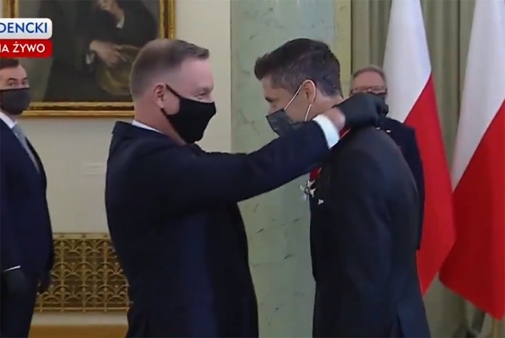 Prezydent odznaczył Roberta Lewandowskiego Krzyżem Komandorskim Orderu Odrodzenia Polski [WIDEO]