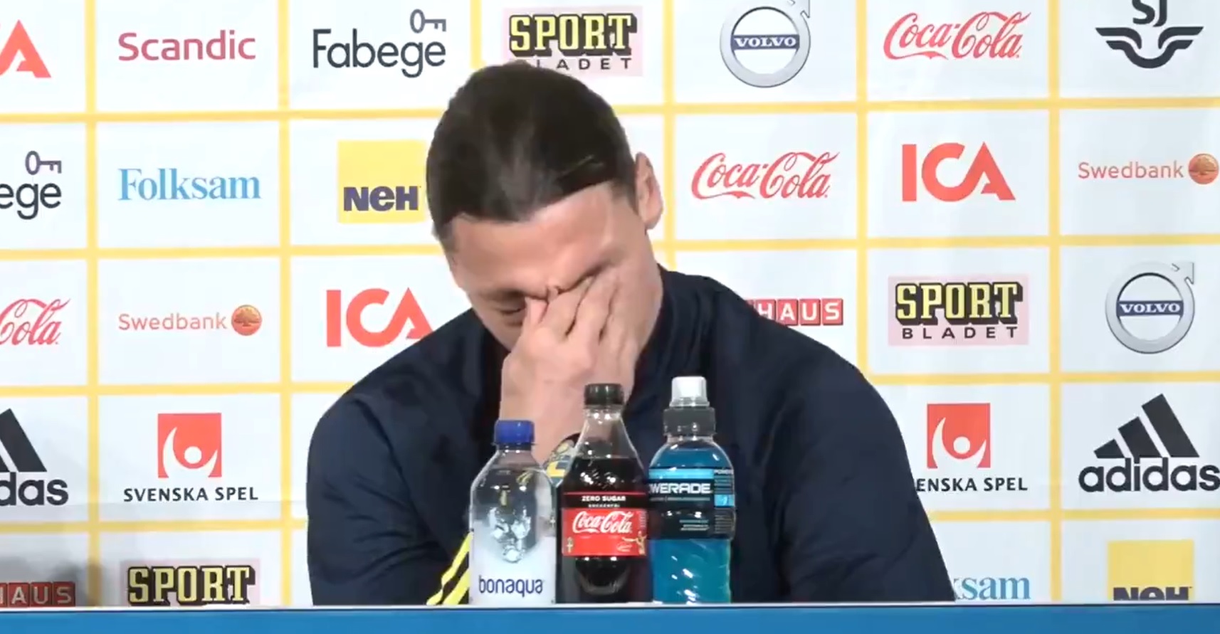 Łzy Zlatana Ibrahimovicia na konferencji prasowej reprezentacji Szwecji. "To nie jest dobre pytanie" [WIDEO]
