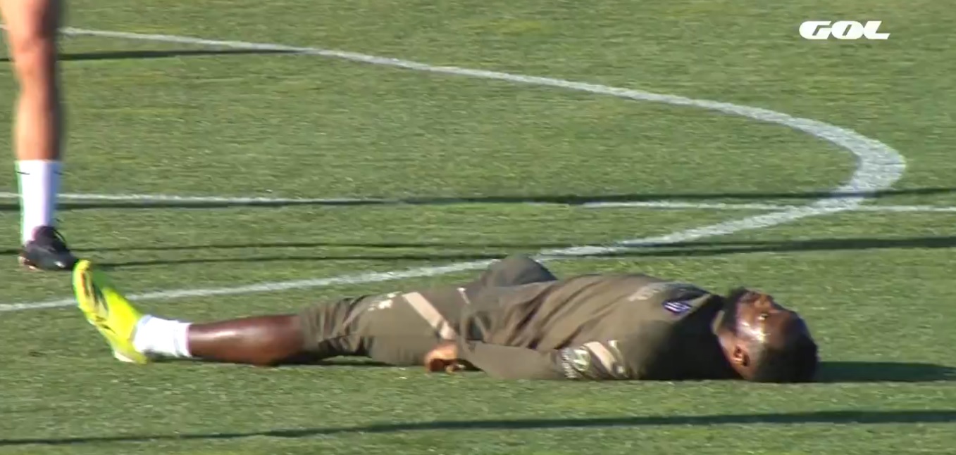 Dramatyczne chwile podczas treningu Atletico Madryt. Moussa Dembele stracił przytomność [WIDEO]