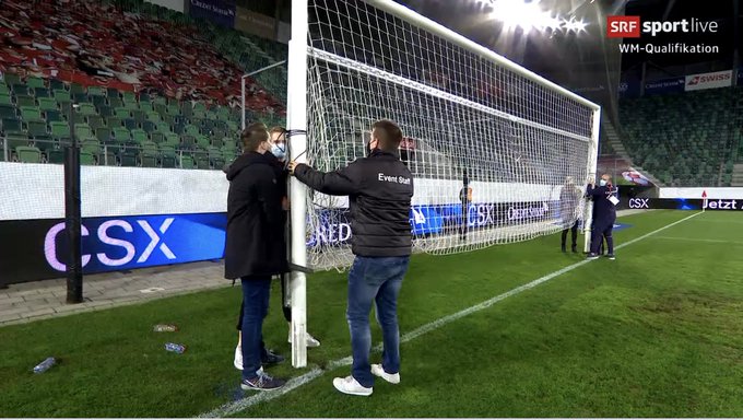 Kuriozum przed meczem Szwajcarii. Najpierw za duża bramka, potem dziura w siatce [WIDEO]
