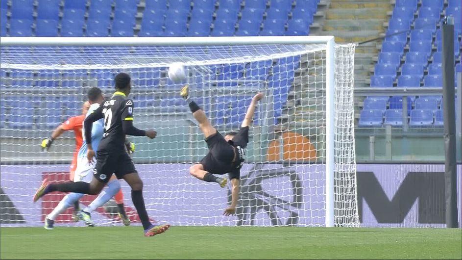Kapitalny gol "nożycami" w Rzymie! Brutalny faul i czerwona kartka dla Ribery’ego [WIDEO]