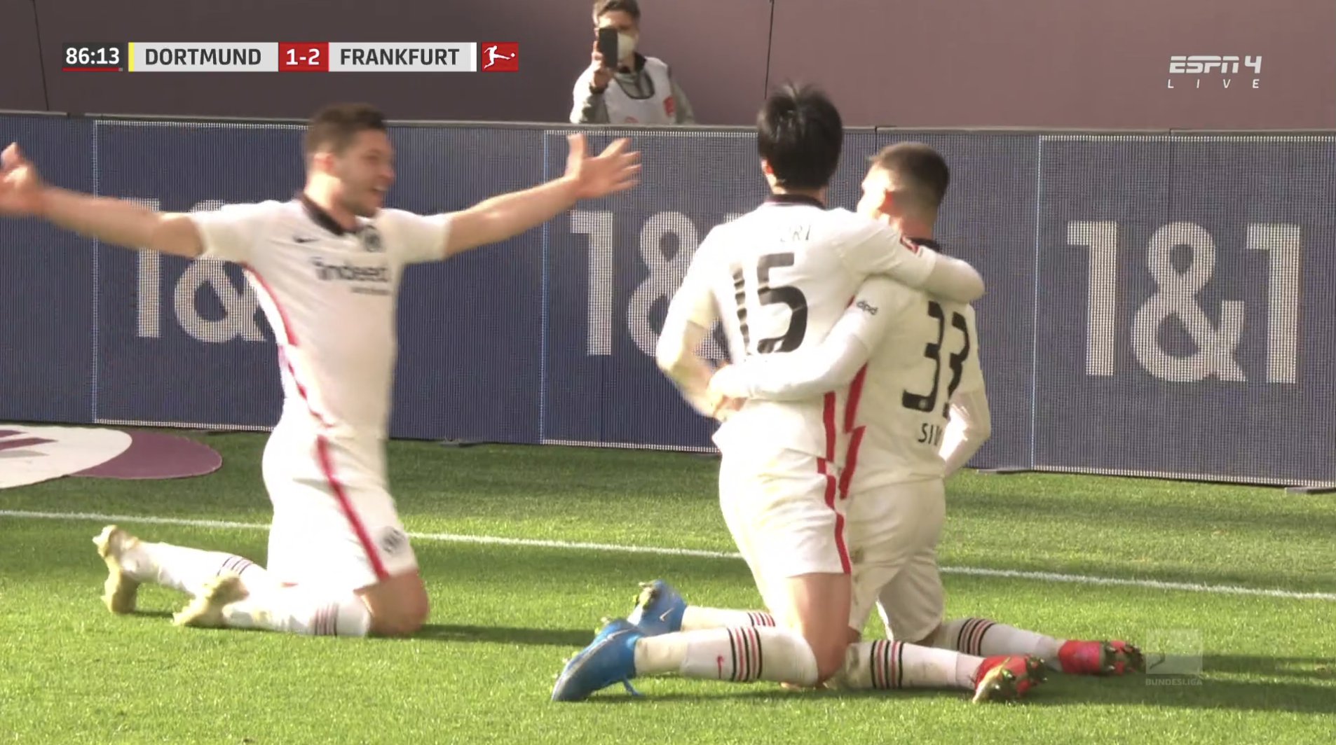 Liga Mistrzów oddala się od Borussii Dortmund. Schalke nie uratował nawet 37-letni weteran [WIDEO]