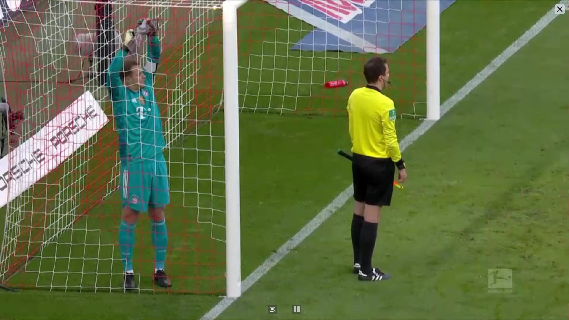 Hit Bundesligi opóźniony z kuriozalnego powodu. Manuel Neuer w roli głównej [WIDEO]