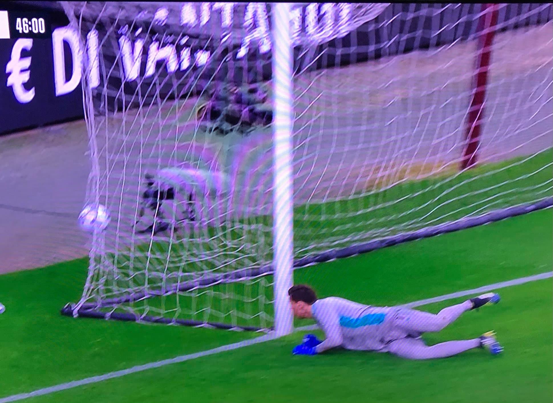 Błąd Szczęsnego i kolejna wpadka Juventusu! Podział punktów w derbach Turynu [WIDEO]