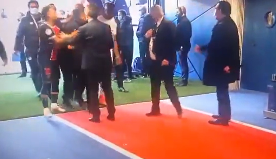 Piłkarz Lille opowiedział o starciu z Neymarem. "Rzucił mi w twarz taśmą"