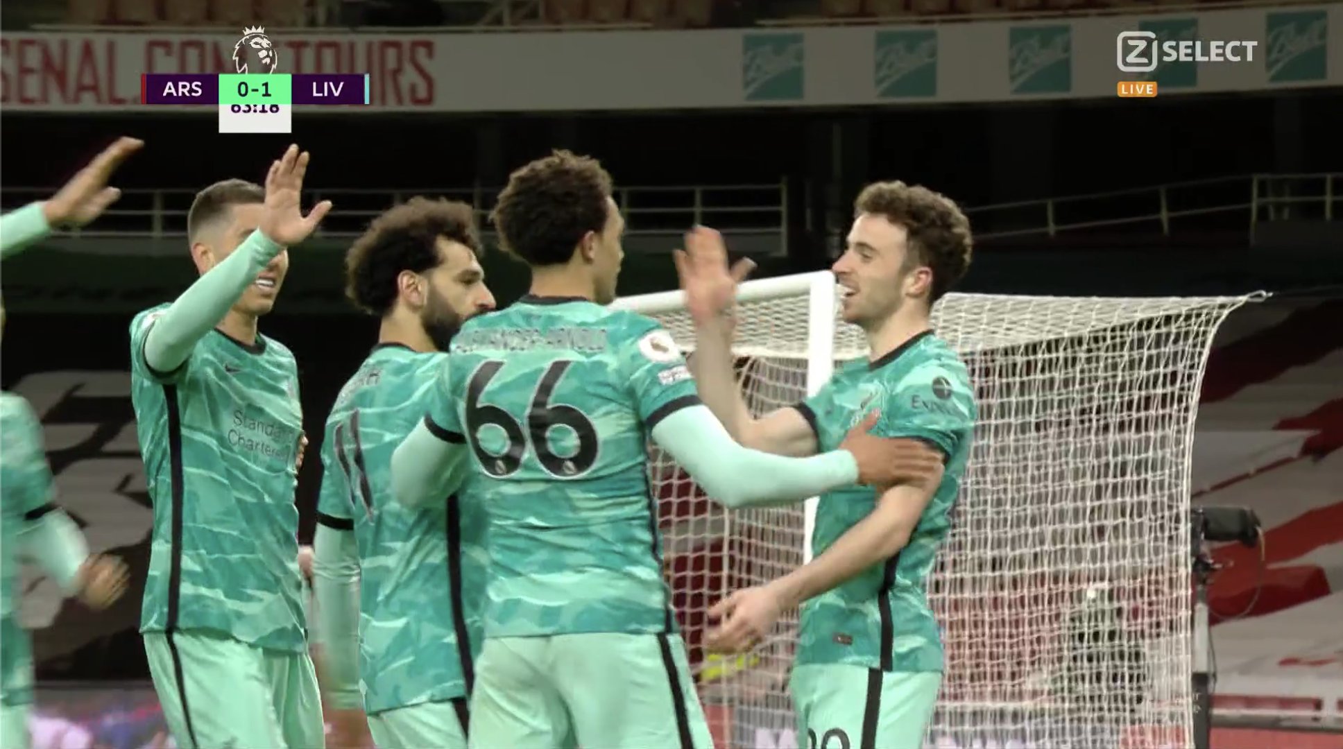 Liverpool rozbił Arsenal w hicie Premier League. "The Reds" już bez szans na obronę tytułu [WIDEO]