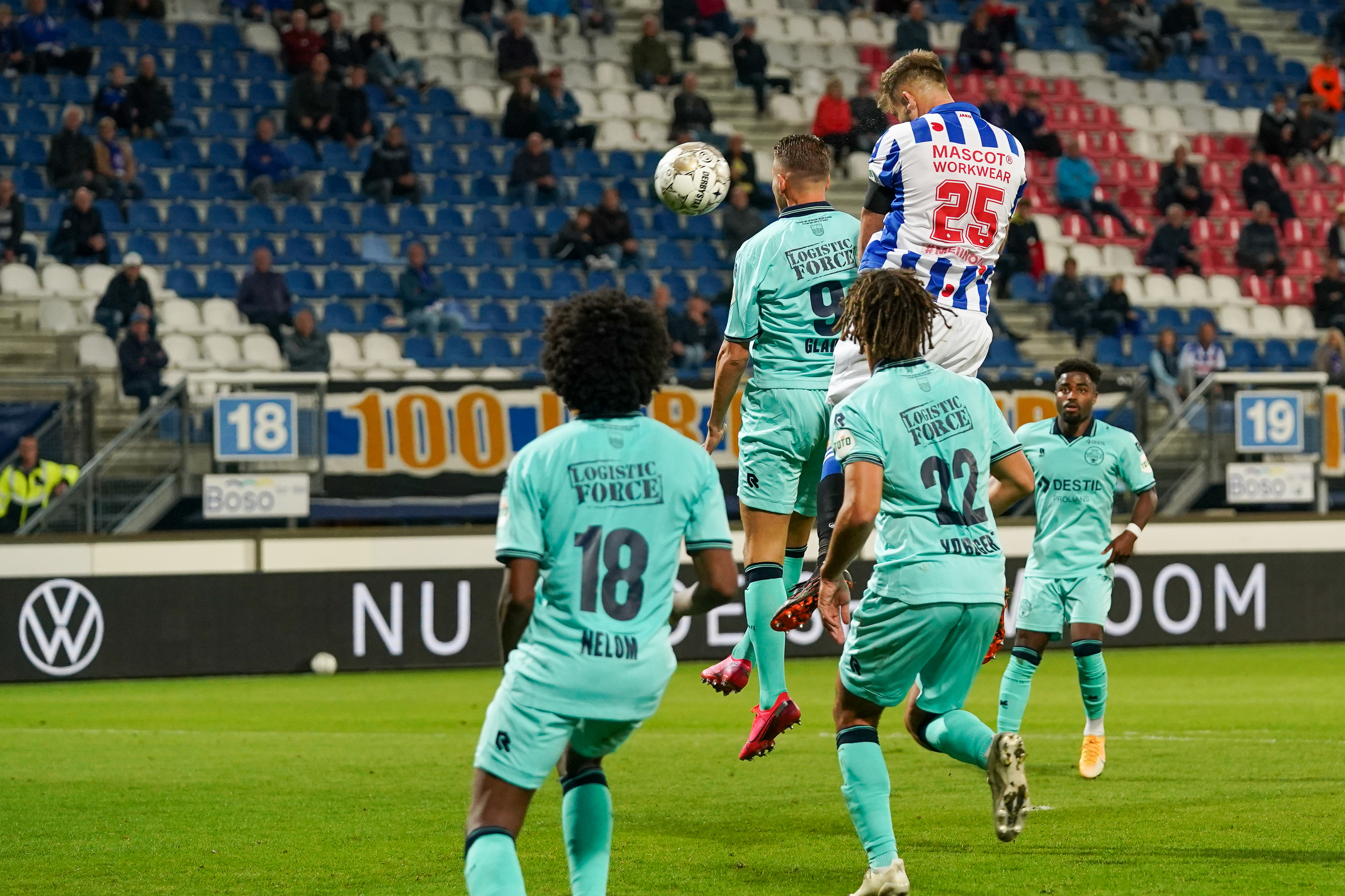 Ogromny pech Pawła Bochniewicza. Doznał kontuzji w meczu z Ajaxem 