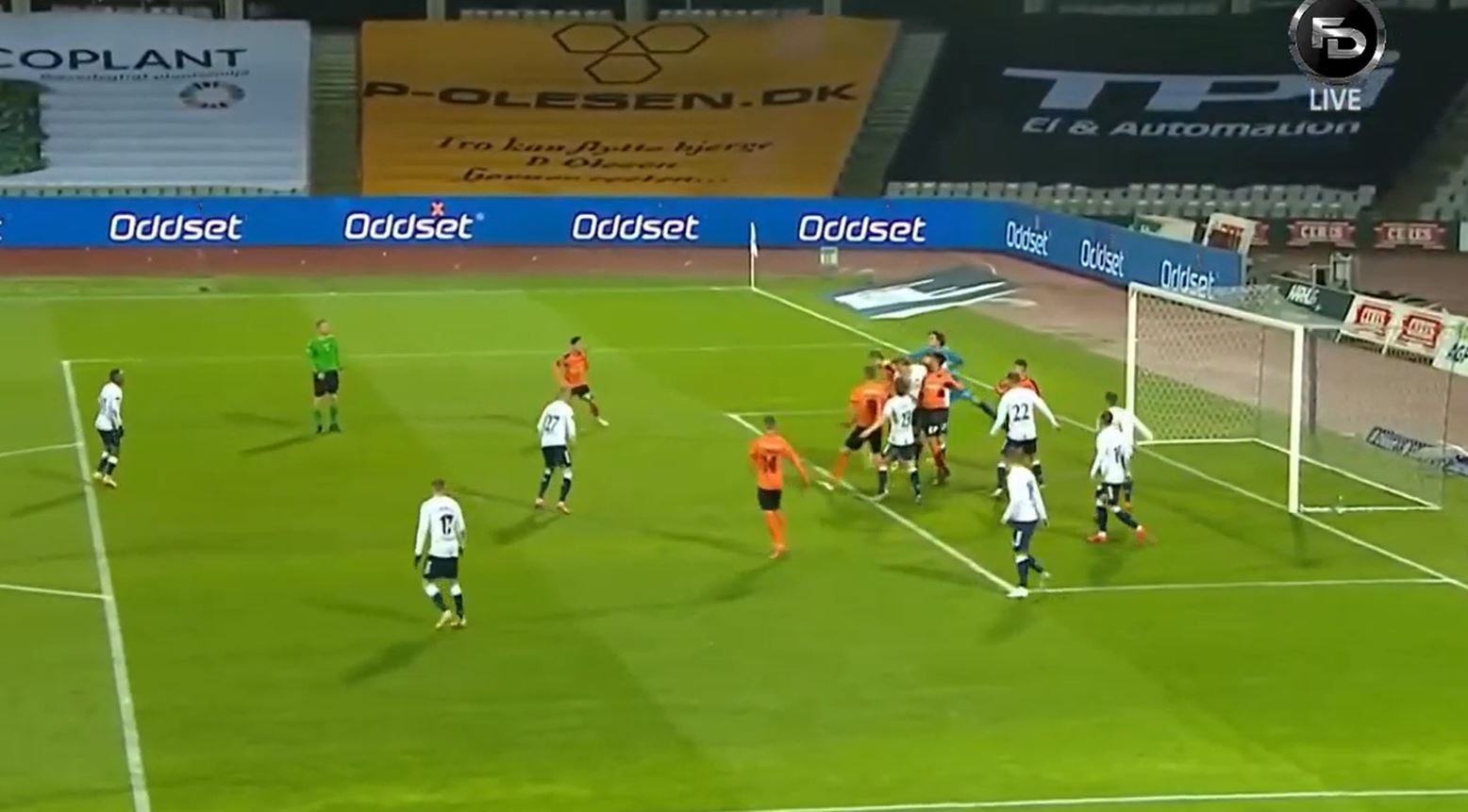 Kamil Grabara zawalił mecz w półfinale Pucharu Danii. Dwa duże błędy skutkowały golami [WIDEO]