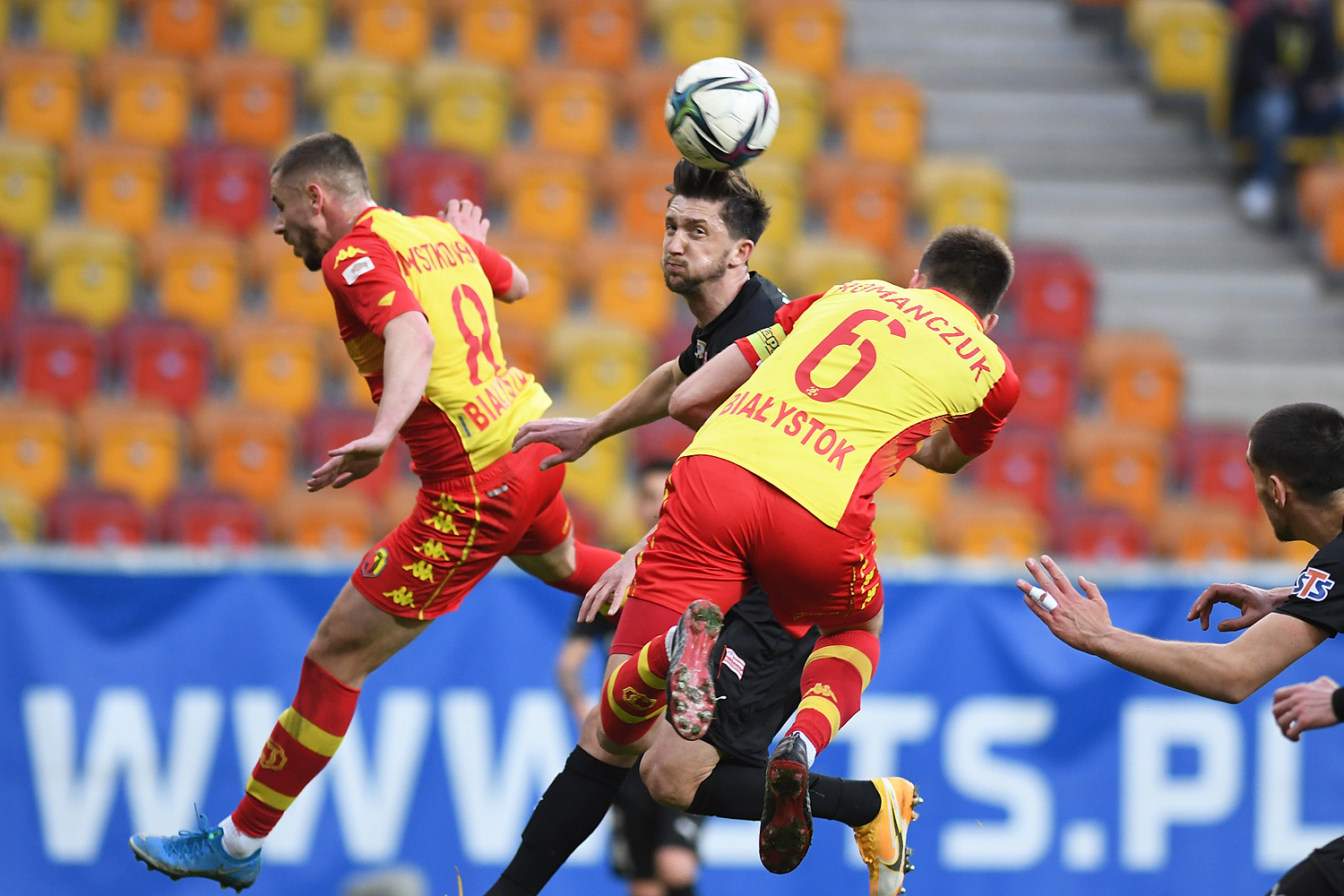 Jagiellonia wygrała z Cracovią. Ładny gol Romanczuka [WIDEO]