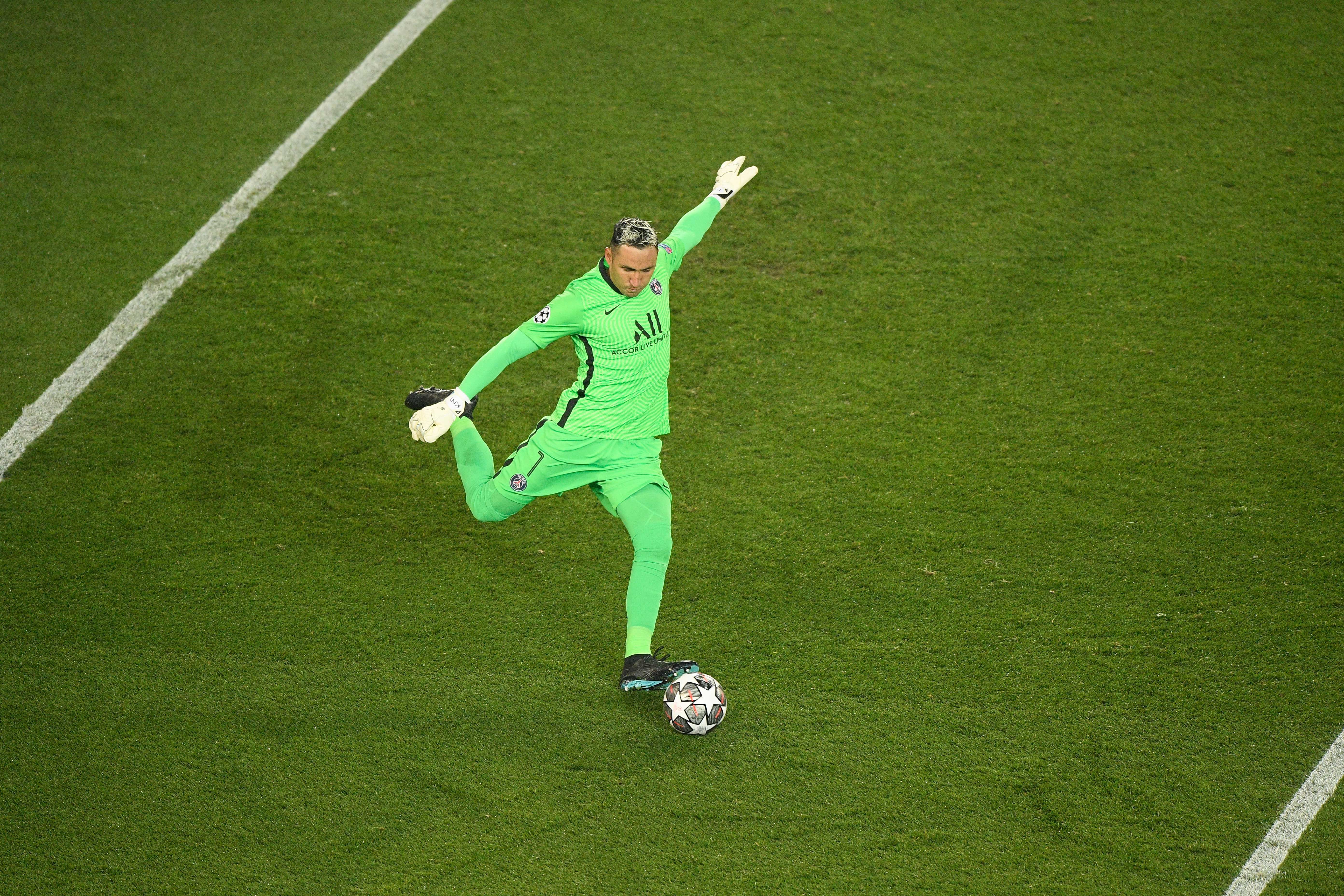 Keylor Navas nie dokończył meczu z RC Strasbourg. Wyjazdowa wygrana PSG [WIDEO]