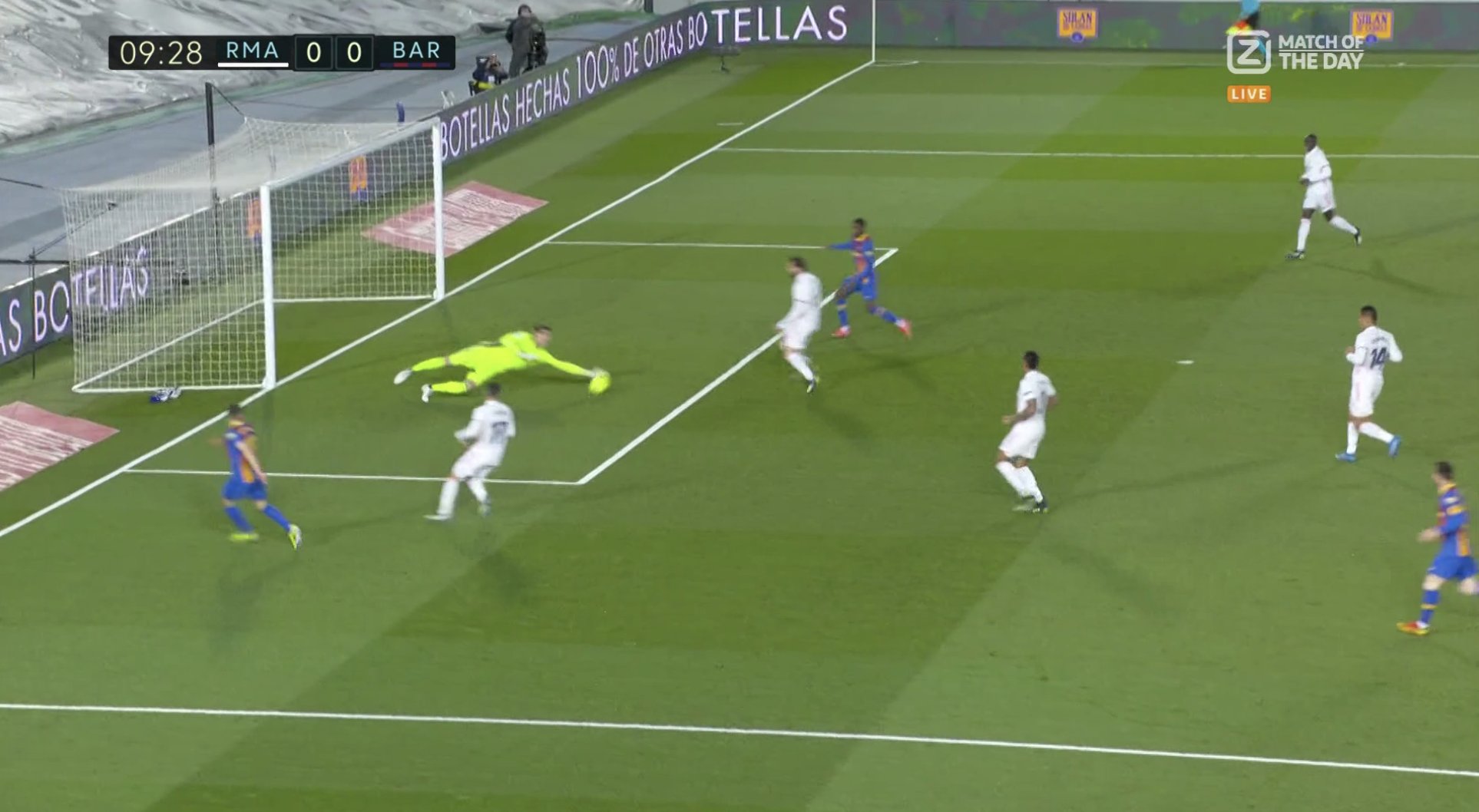 Real Madryt ograł FC Barcelonę! Trzy gole, czerwona kartka i wielkie emocje w El Clasico [WIDEO]