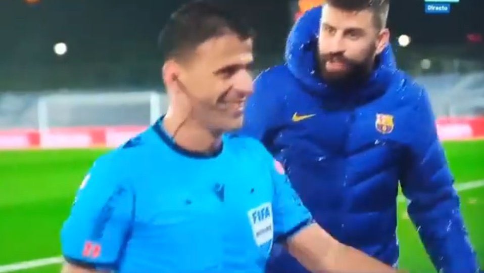 Pique ruszył do sędziego po El Clasico. Podsumował go Modrić. "Czekasz, żeby się poskarżyć?"