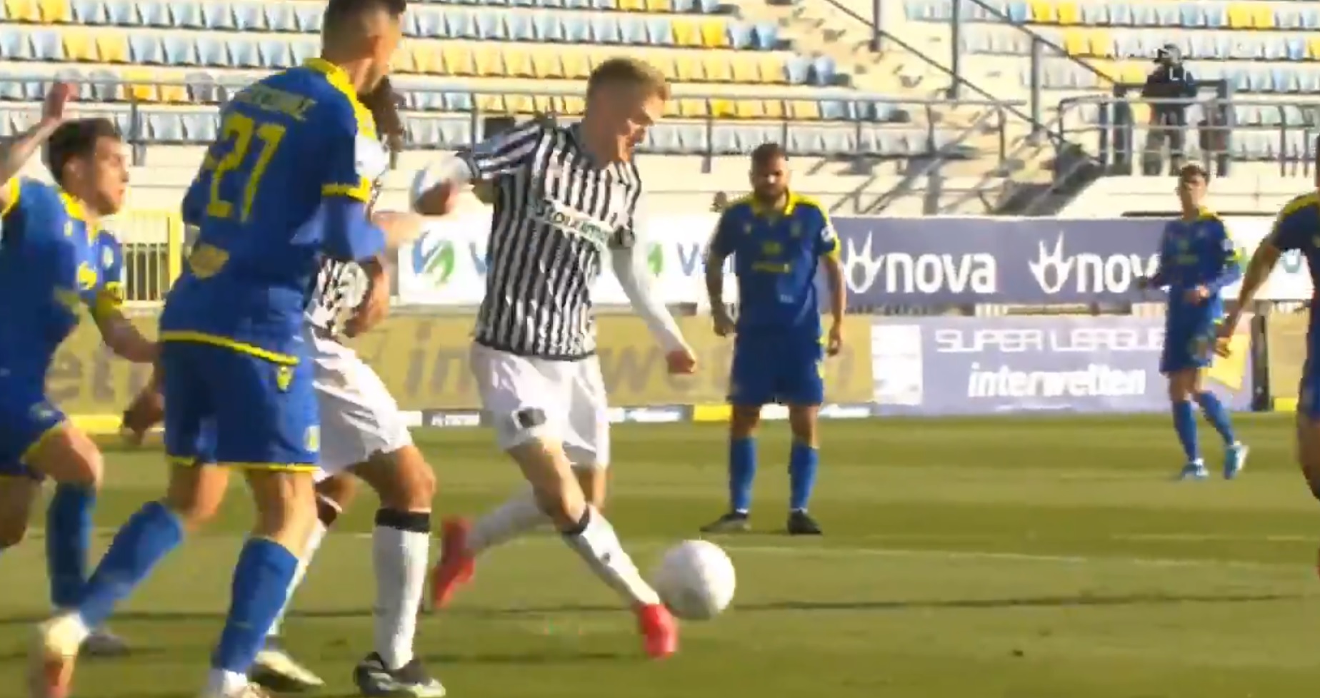 Karol Świderski świetnie wykończył akcję PAOK-u. Polak z jedenastym golem w sezonie [WIDEO]