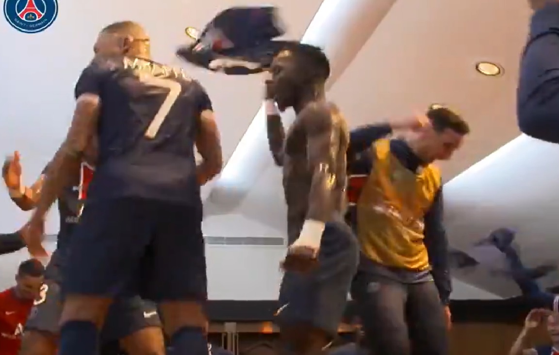 Szalona radość piłkarzy PSG po wyeliminowaniu Bayernu. Tak świętowali awans do półfinału [WIDEO]