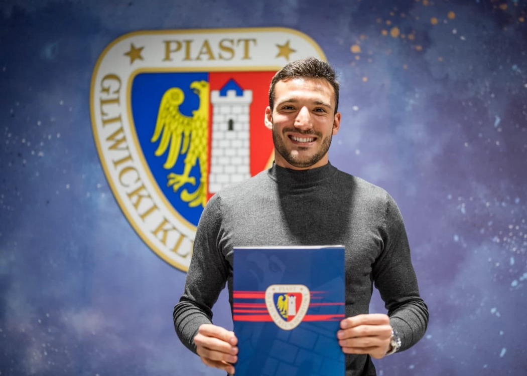 Piast Gliwice przedłużył kontrakt z napastnikiem. "Jestem szczęśliwy, że będę mógł bronić tych barw"