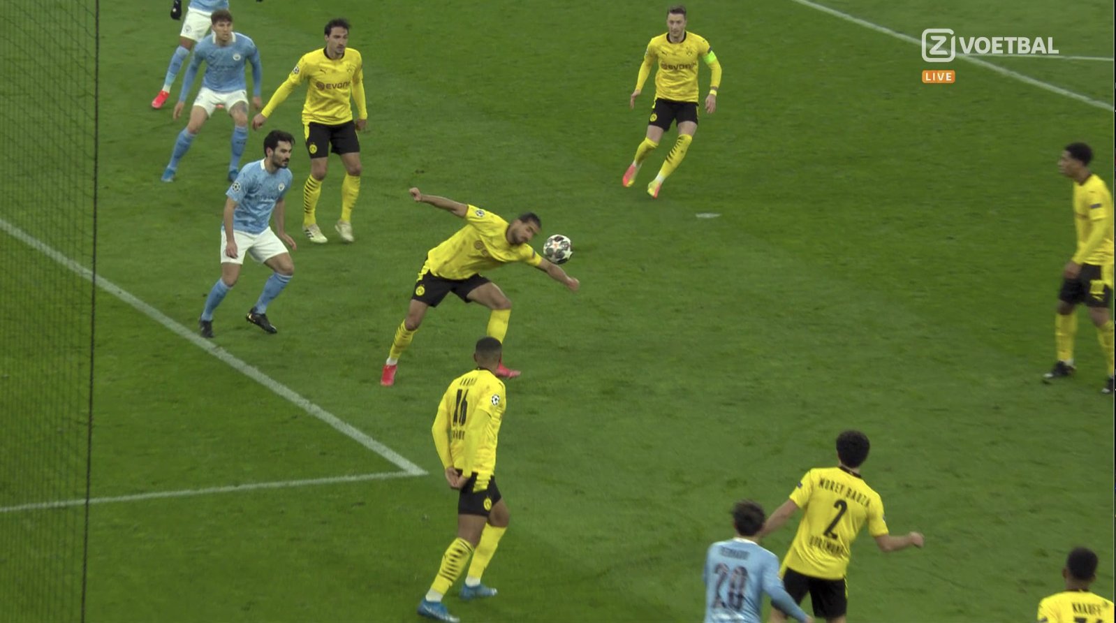Borussia Dortmund napędziła strachu Manchesterowi City! Fatalny Can i bomba Fodena [WIDEO]