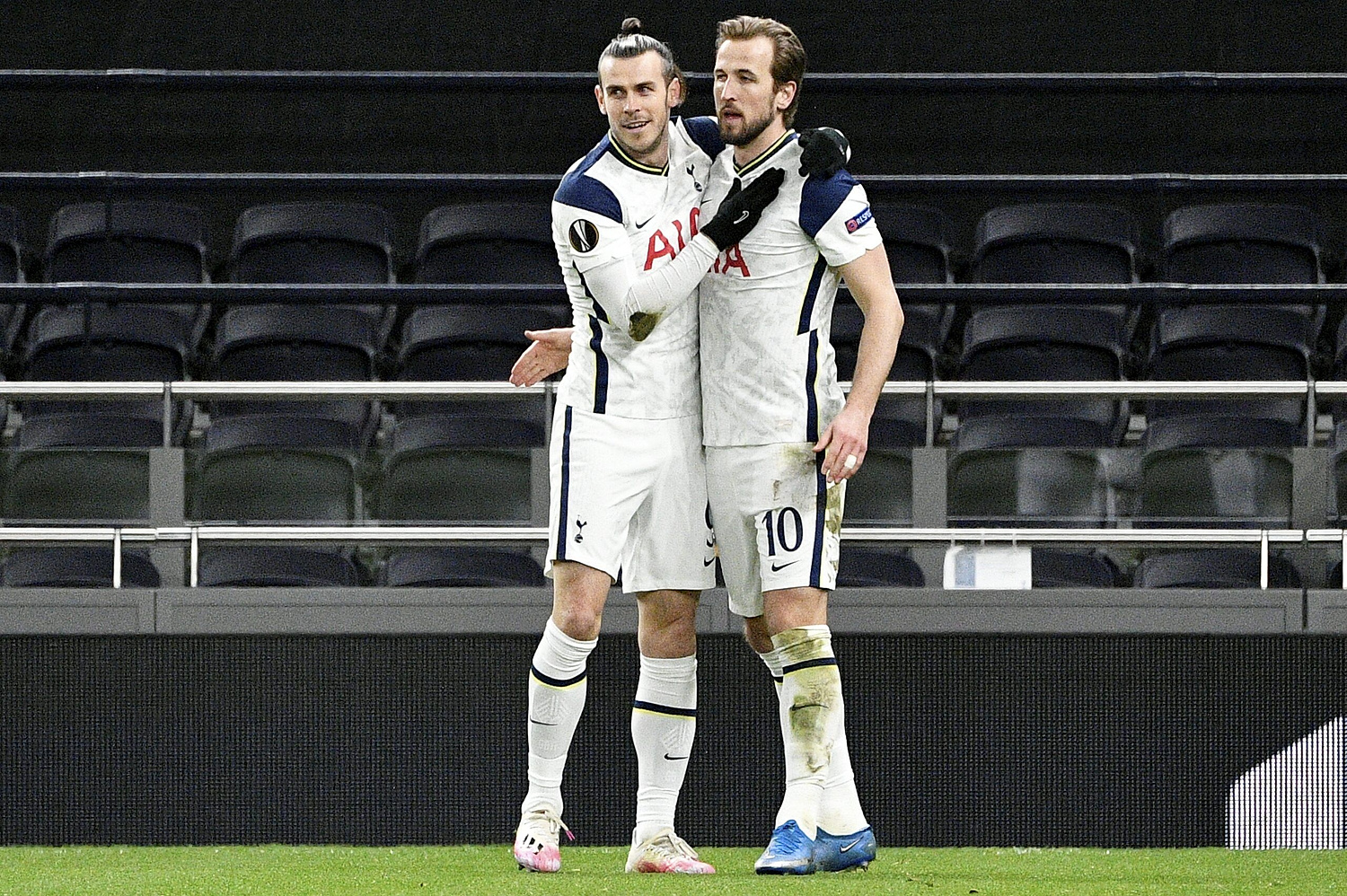 Nowy sponsor kpi z Tottenhamu. Bezlitosne żarty z osiągnięć "Kogutów"
