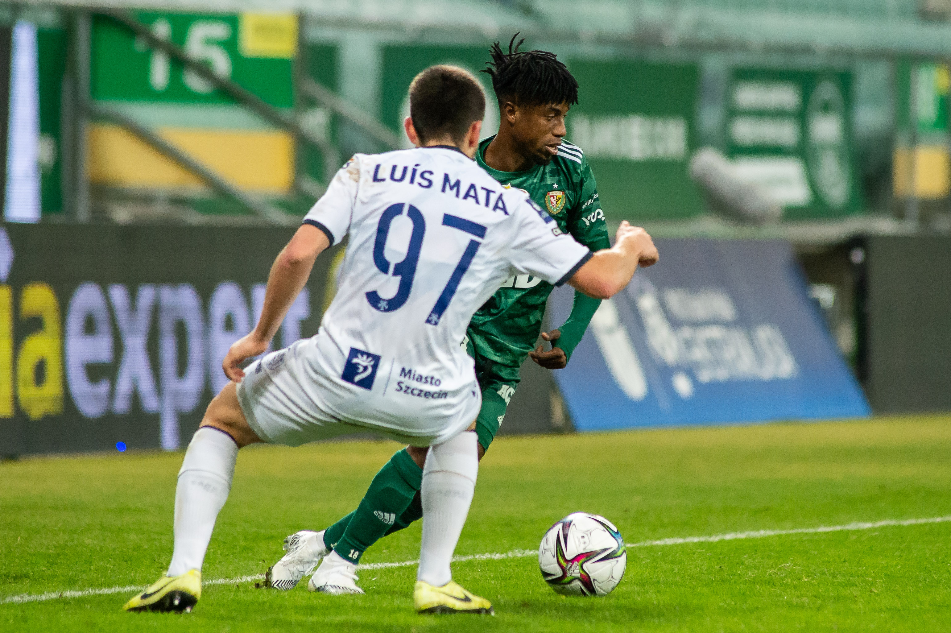 Media: Obrońca Pogoni Szczecin blisko zmiany klubu. Ma trafić do ligowego rywala