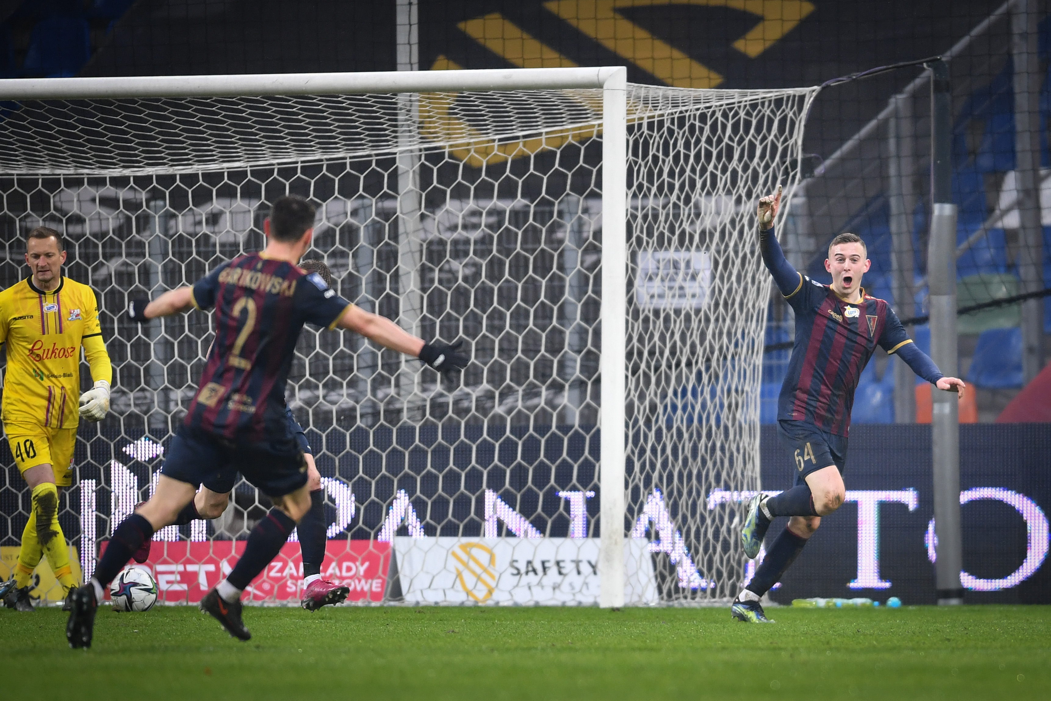 Debiutancki gol Kacpra Kozłowskiego w Ekstraklasie! "Paulo Sousa lubi to" [WIDEO]