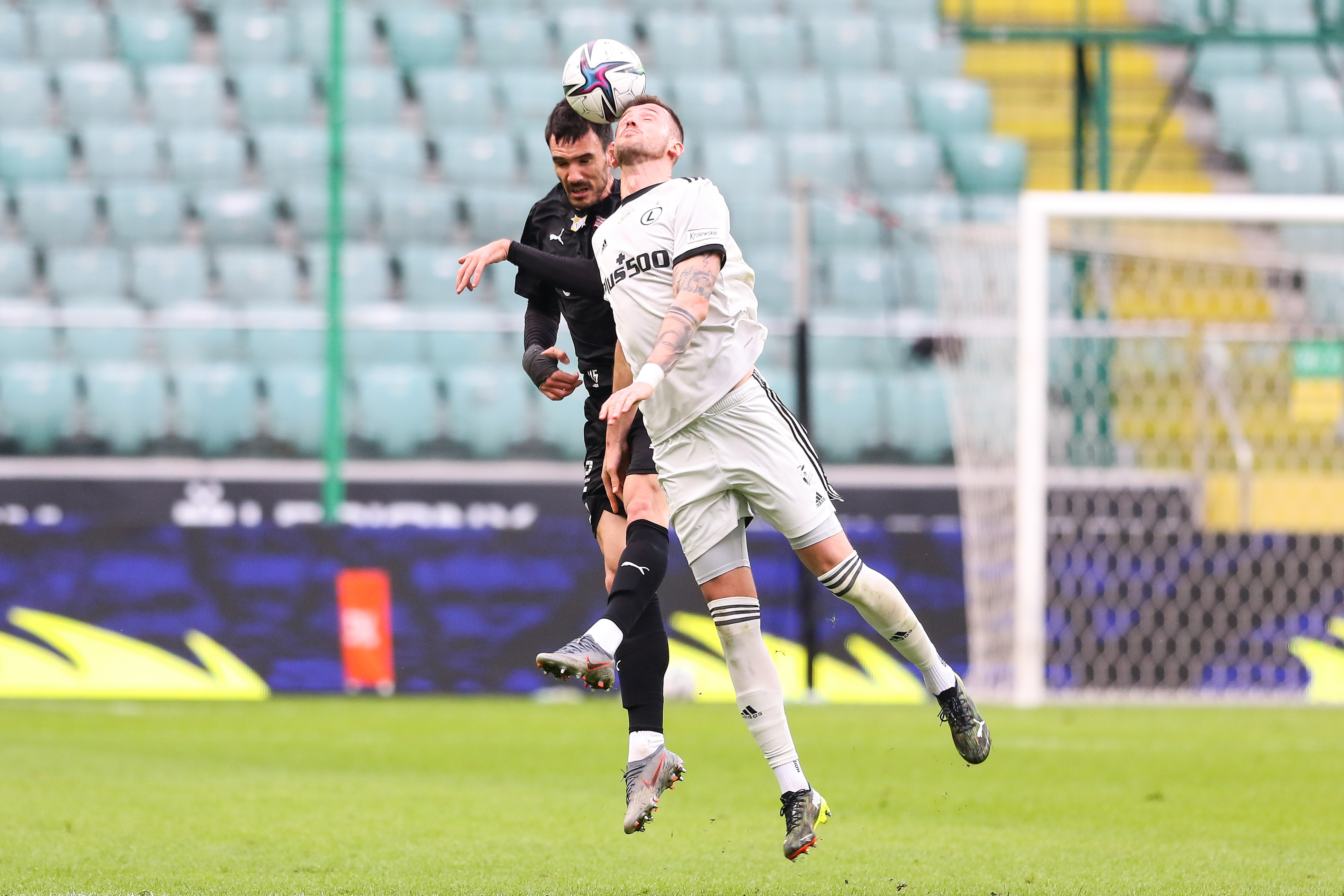 Legia straciła punkty, Michniewicz wyleciał na trybuny. Mecz błędów przy Łazienkowskiej [WIDEO]