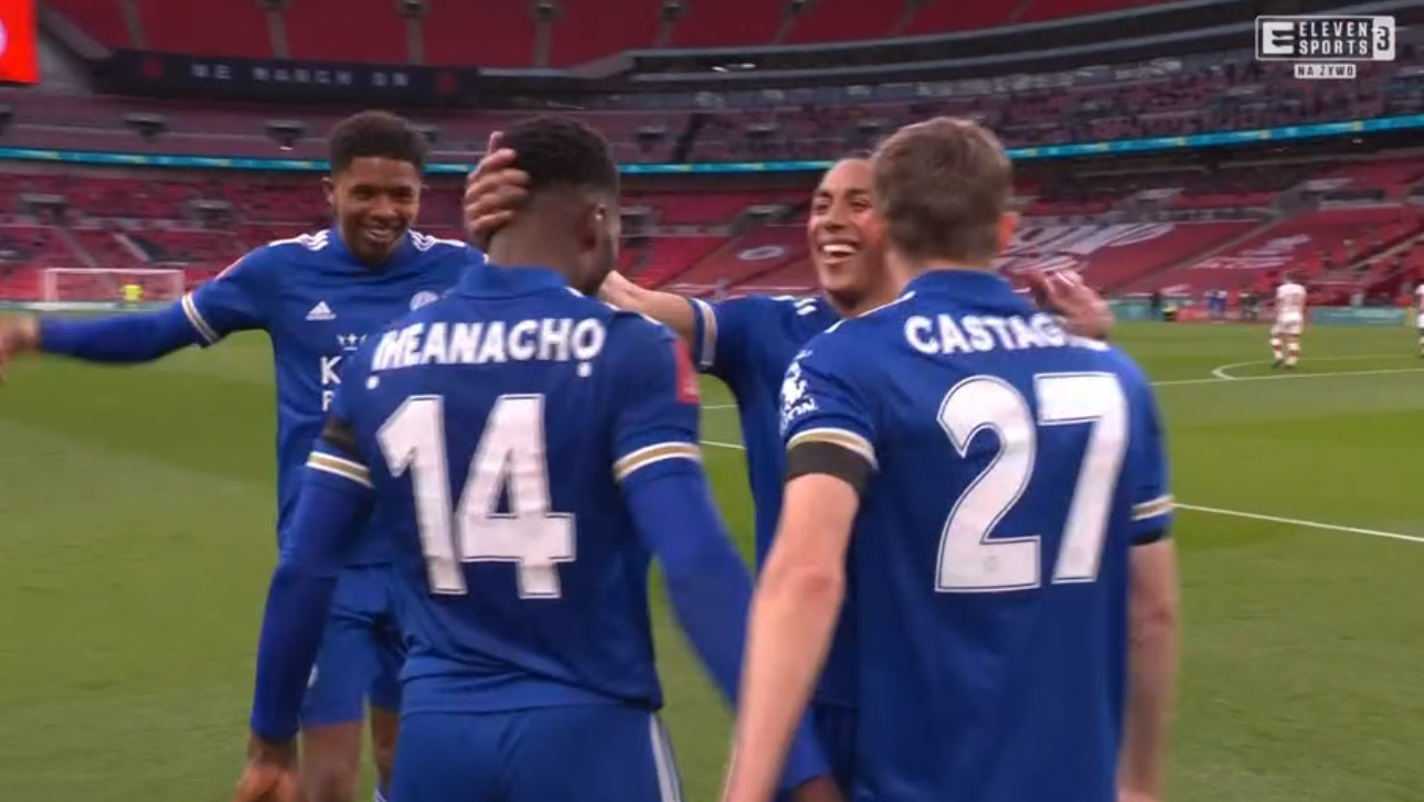 Jamie Vardy zabawił się z Janem Bednarkiem. Leicester City drugim finalistą Pucharu Anglii [WIDEO]