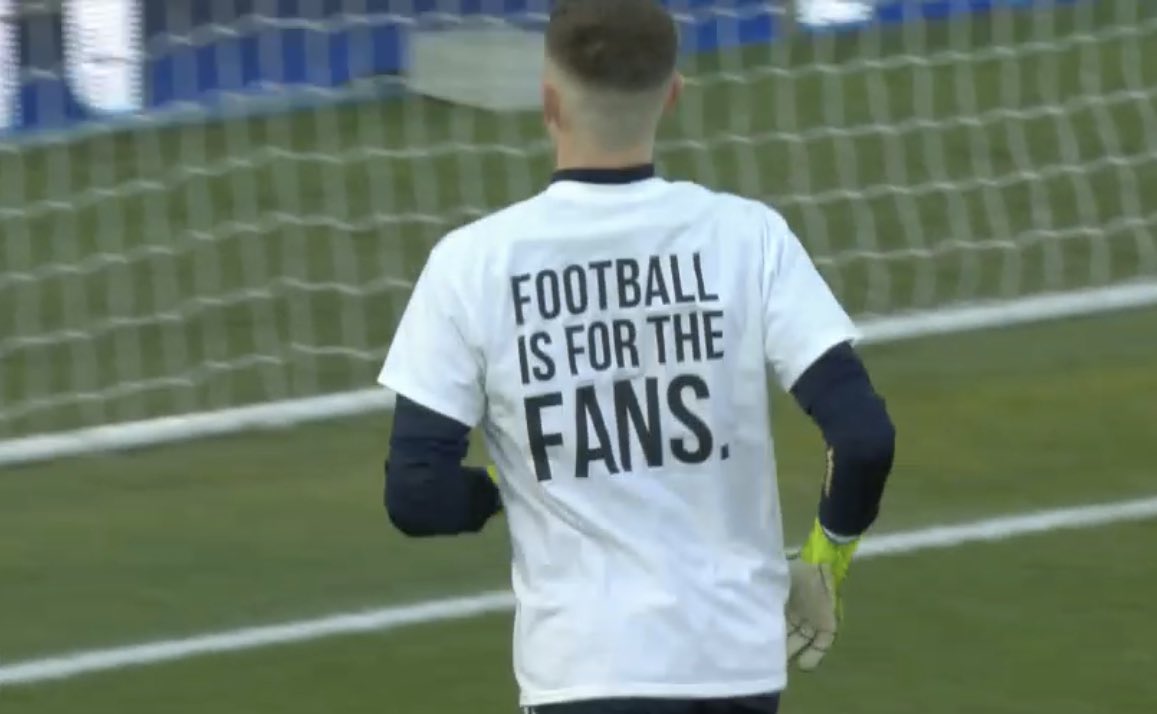 Piłkarze Leeds w specjalnych koszulkach przed meczem z Liverpoolem. "Liga Mistrzów? Zasłuż na to" [ZDJĘCIA]