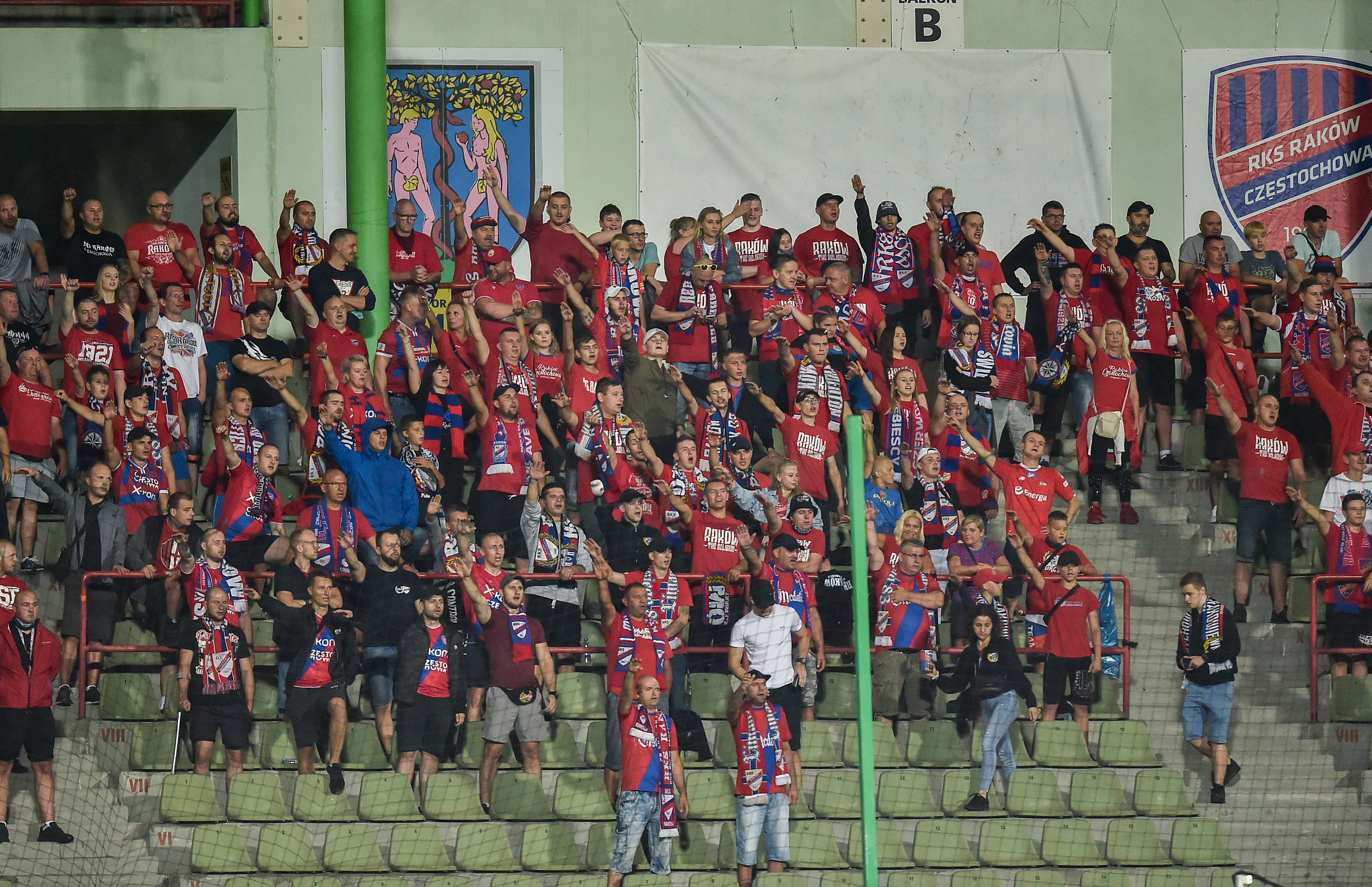 Kiedy kibice w Polsce wrócą na stadiony? Inne prognozy dla klubów, inne dla kadry