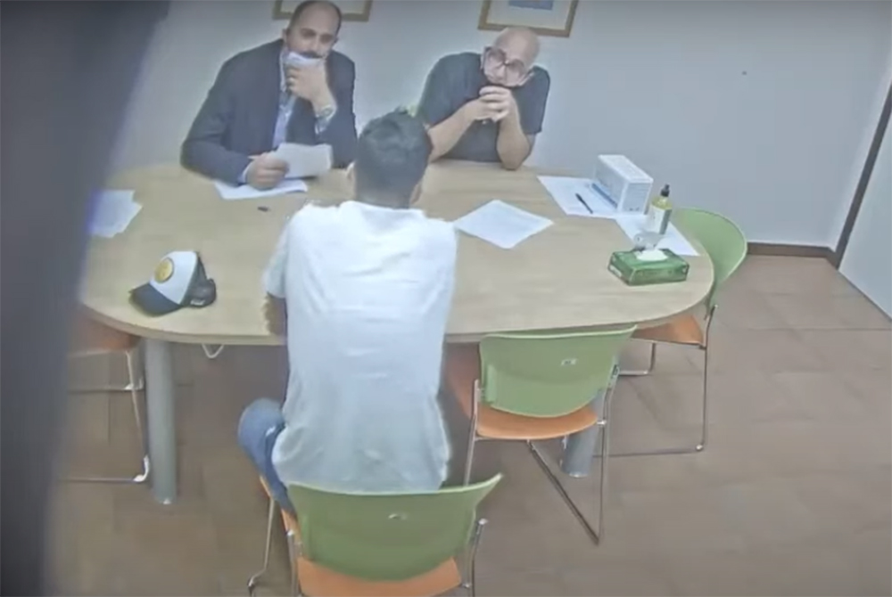 Wyciekły nagrania z egzaminu językowego Luisa Suareza. Zakończyły go... pamiątkowe zdjęcia [WIDEO]