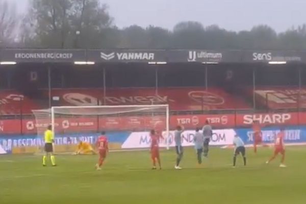 Wielki talent koszmarnie spudłował z rzutu karnego. Piłka wyleciała poza stadion [WIDEO]