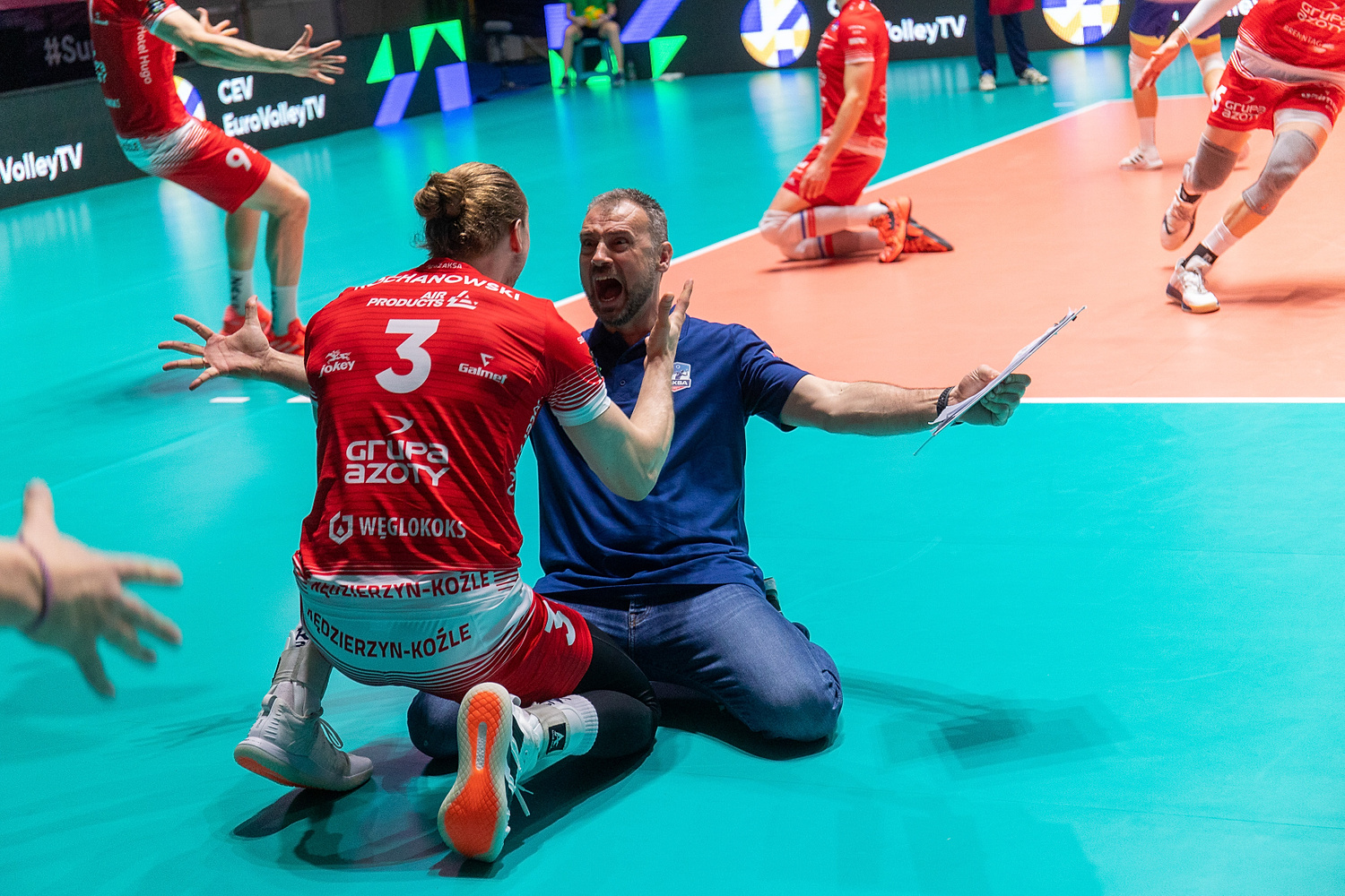 "Grbić tak płakał, że nie można było do niego dotrzeć". Były trener ZAKSY opowiedział, co działo się po finale