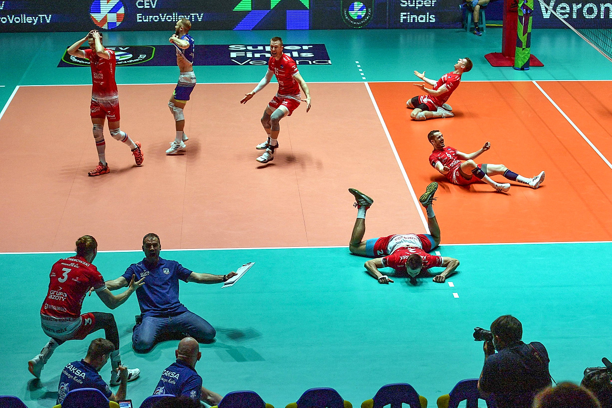Wzruszające chwile po finale Ligi Mistrzów. Co za radość ZAKSY! Śliwka wybrany MVP! [WIDEO]