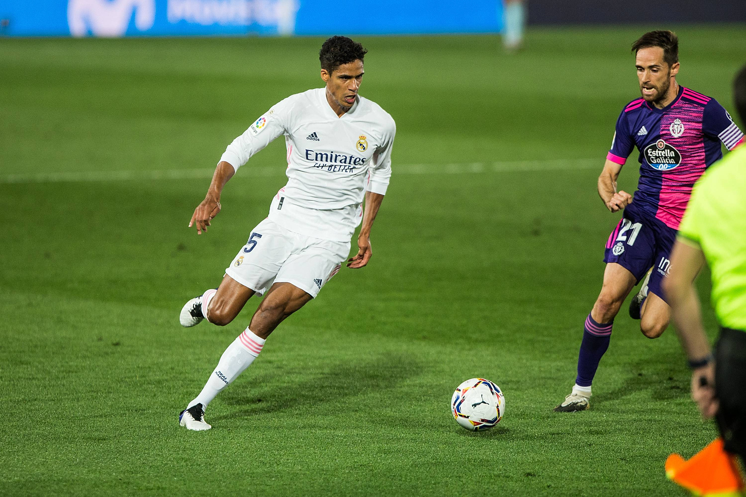 Manchester United wydał komunikat ws. Raphaela Varane'a! Francuz o krok od wielkiego transferu