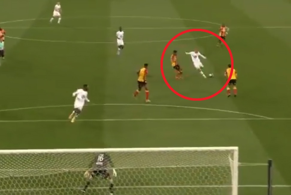 Napastnik Lille odpalił rakietę! Cudowny gol Buraka Yilmaza [WIDEO]