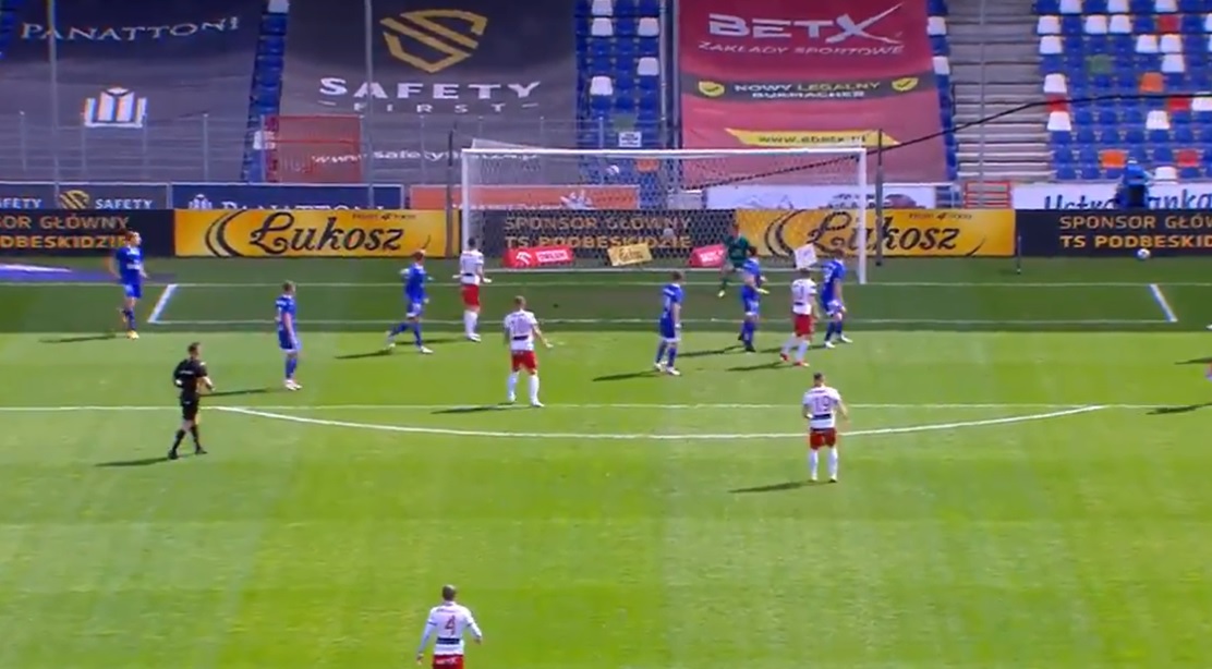 "Genialna" asysta i przepiękny gol! Takie akcje tylko w polskiej Ekstraklasie [WIDEO]