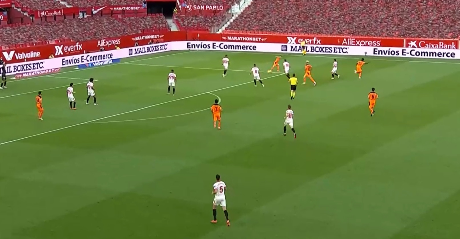 Sevilla wciąż liczy się w walce o mistrzowski tytuł. Skromna wygrana z Valencią